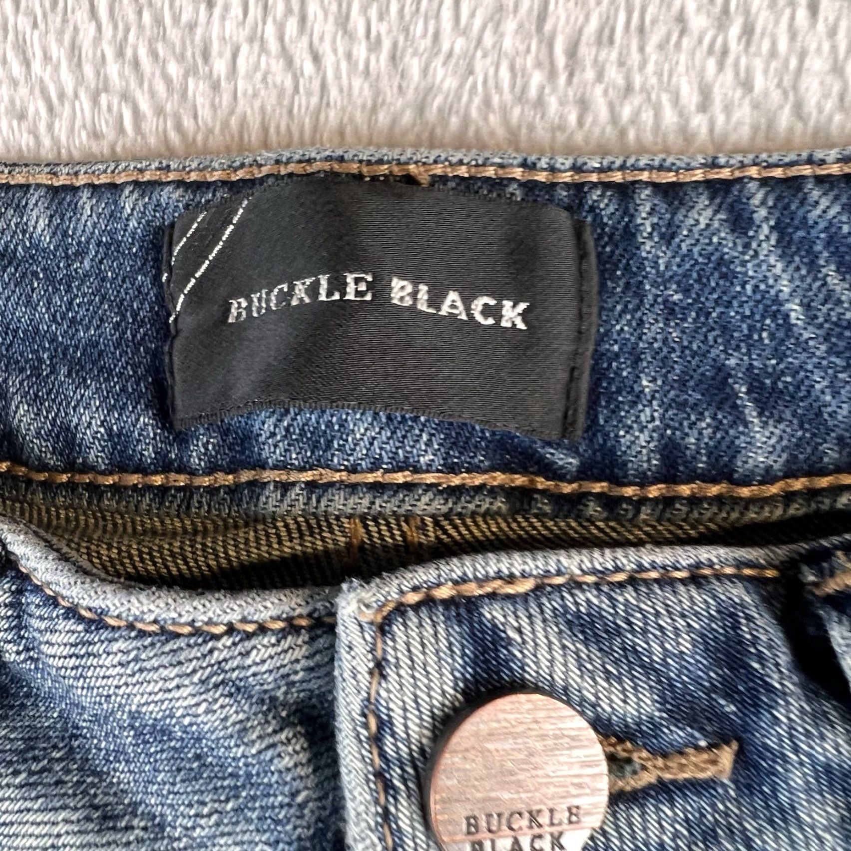 Vintage Buckle Jeans Cropped Wide Leg 90s Grunge Skater Womens 28x28 Blue Denim Cotton Polyester Spandex 5-Pocket Rise Mid Baggy Stretch Proudly Buckle Size 28" / US 6 / IT 42 - 3 Thumbnail