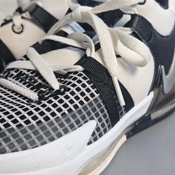 Nike Nike LeBron Witness 7 GS 'White Black' DQ8650-100 5.5Y Size US 5.5 / EU 38 - 12 Thumbnail