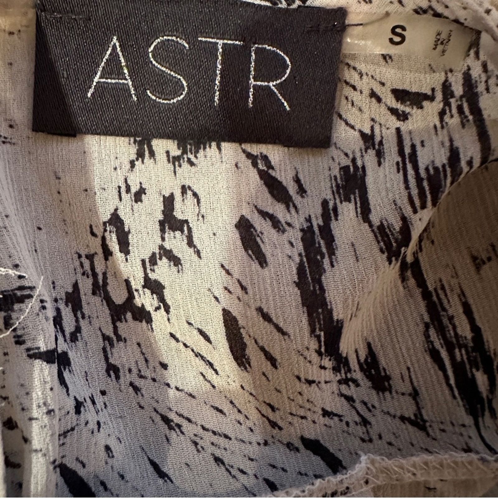 ASTR The Label ASTR Cream & Black Animal Print High Low Shear Tunic Top S Size S / US 4 / IT 40 - 5 Thumbnail