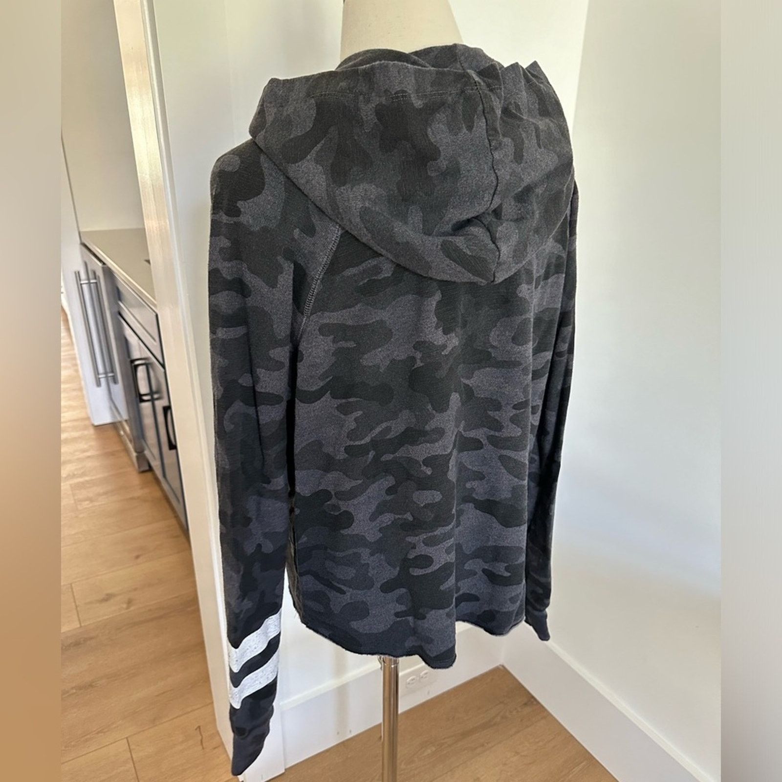 Sundry Sundry Soft Camo Stripe Sleeve Hoodie - size 2 Size M / US 6-8 / IT 42-44 - 6 Thumbnail