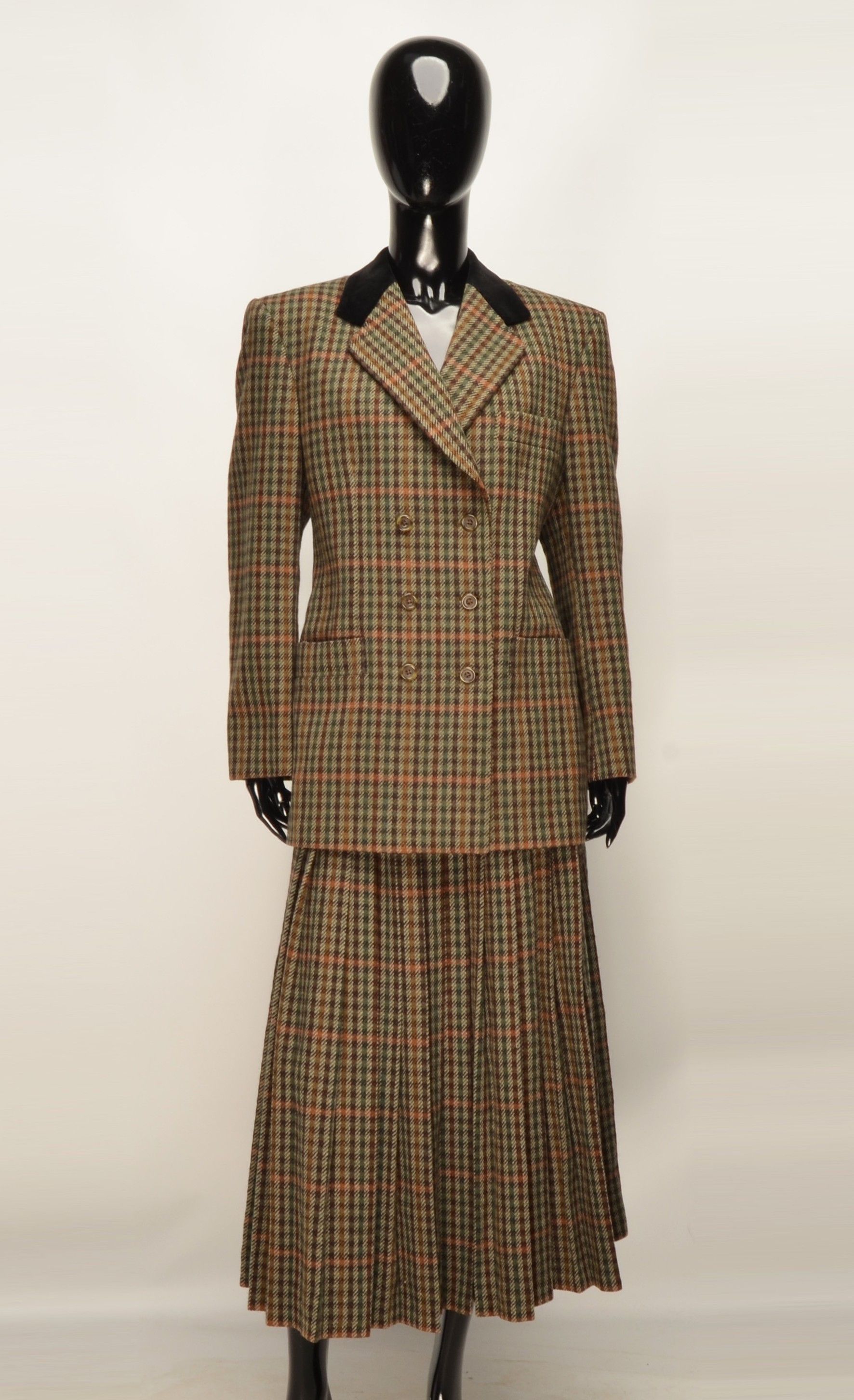 Aquascutum Vintage Aquascutum Tweed Suit Set Skirt Blazer Check Wool Size M / US 6-8 / IT 42-44 - 1 Thumbnail