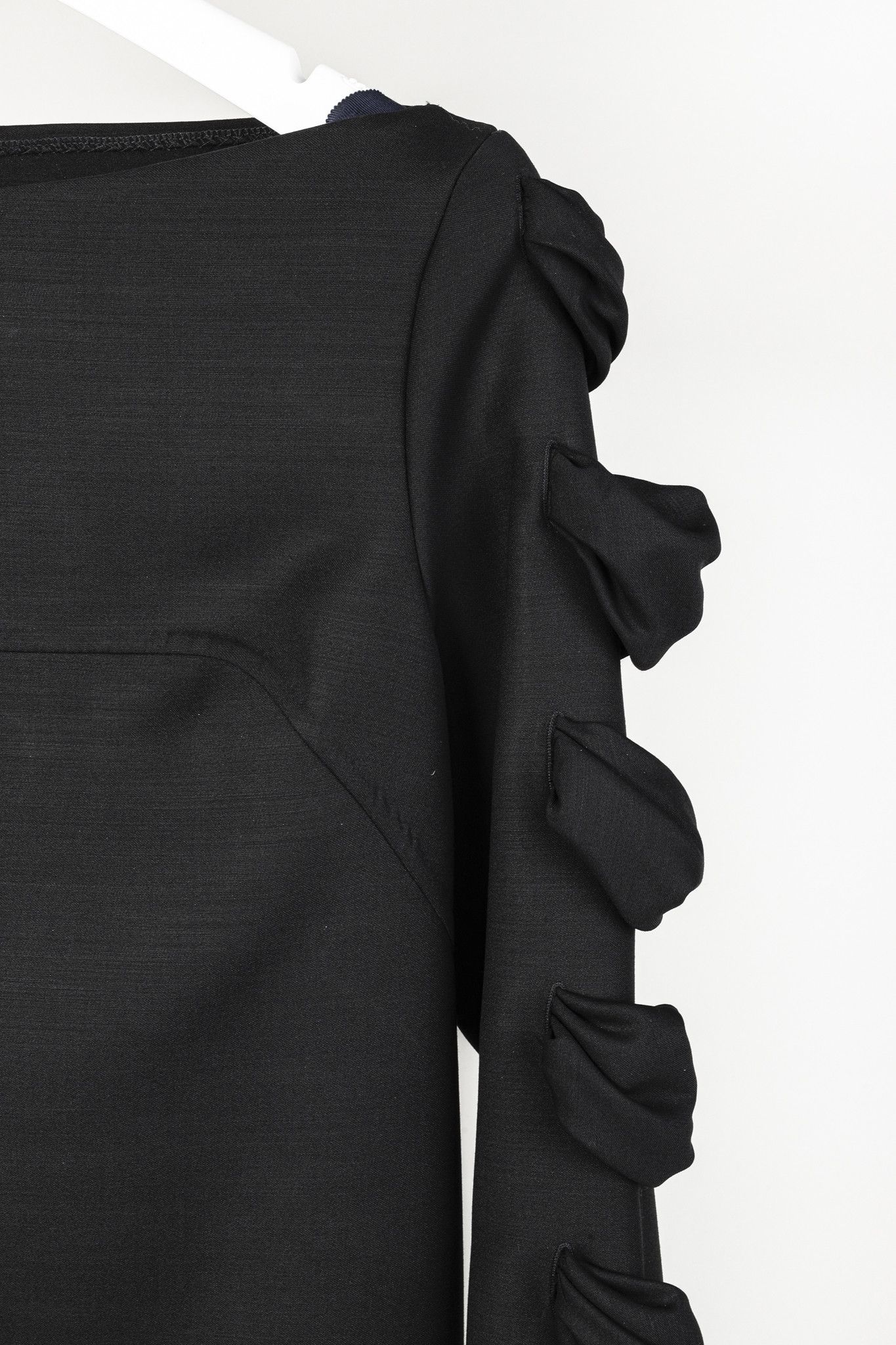 Valentino Valentino SS/18 Very V Black Wool-Cady Lace-Up Sleeve Dress Size M / US 6-8 / IT 42-44 - 5 Thumbnail