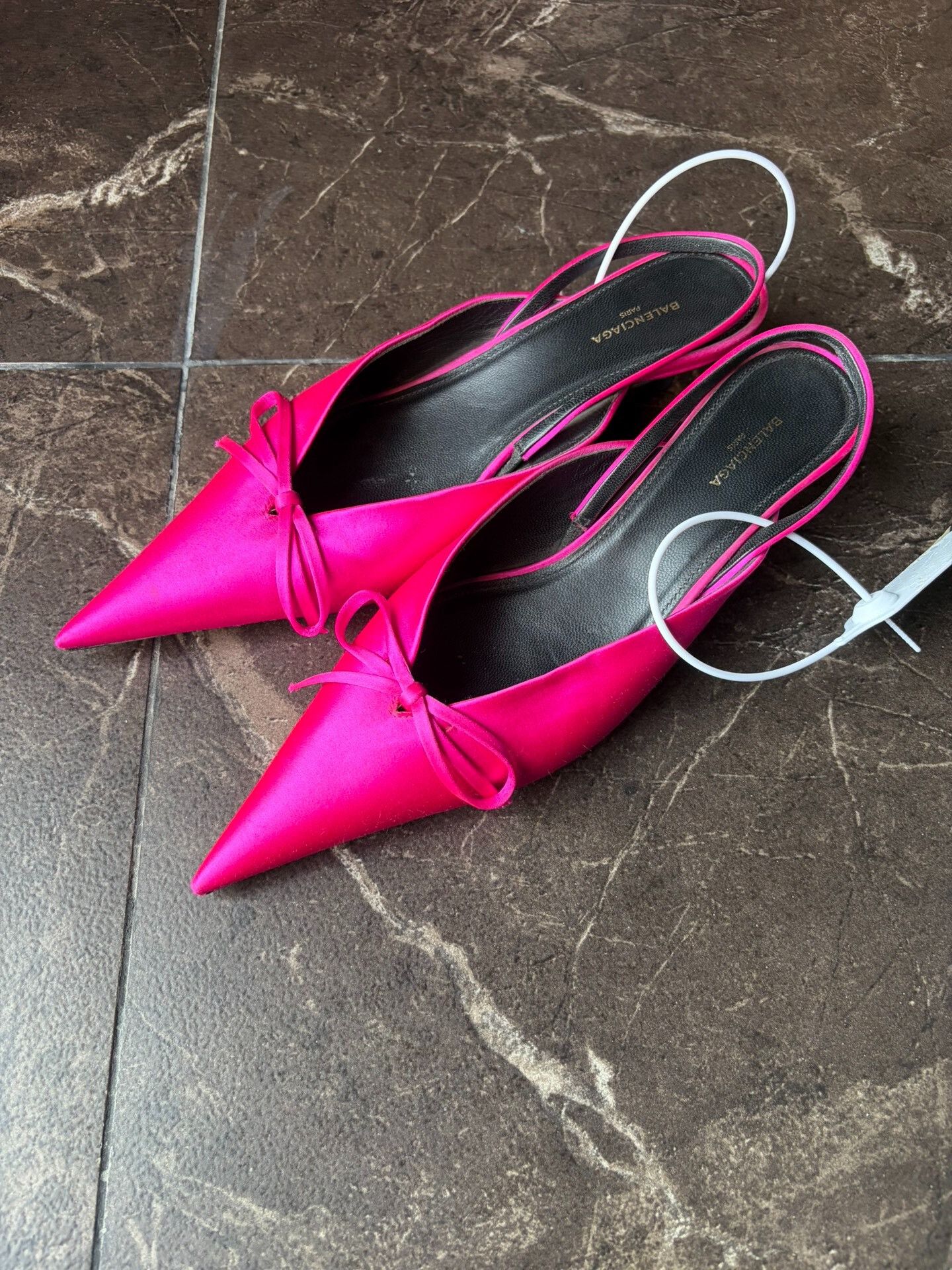 Balenciaga Balenciaga Pointed Bow Silk Satin Mules Size US 5 / IT 35 - 1 Thumbnail