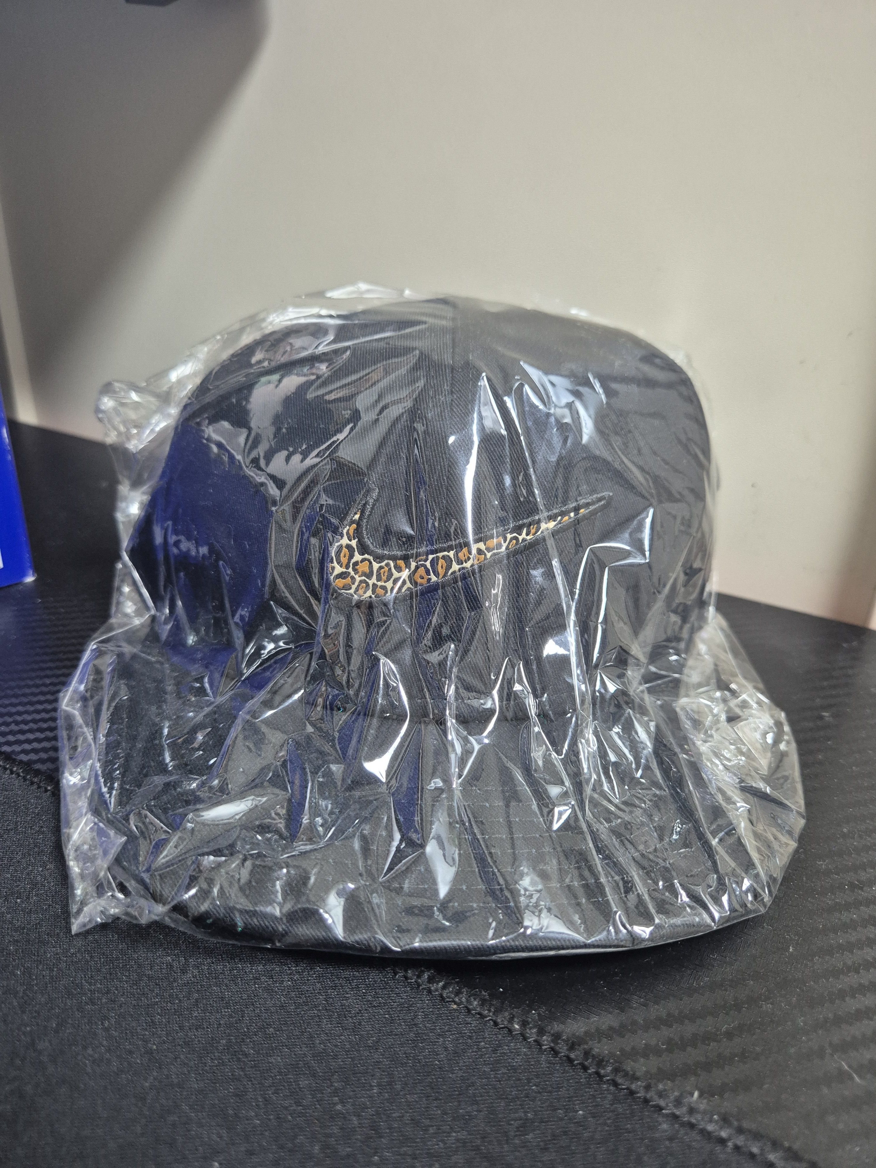 Nike Nike x Kith Swoosh leopard Snapback Size ONE SIZE - 1 Thumbnail