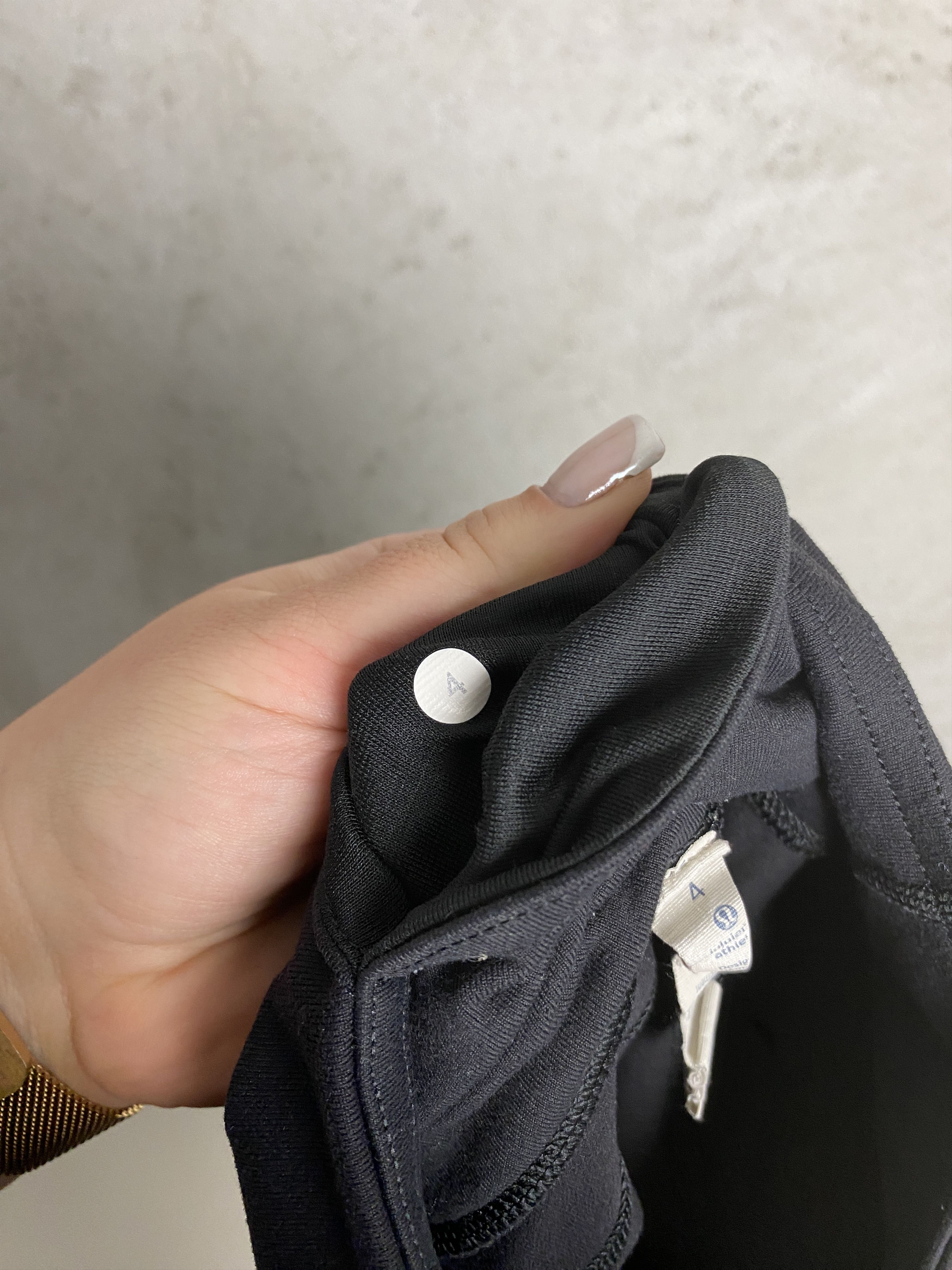 Lululemon Lululemon black capri leggings sport yoga gym pilates Size 27" / US 4 / IT 40 - 5 Thumbnail