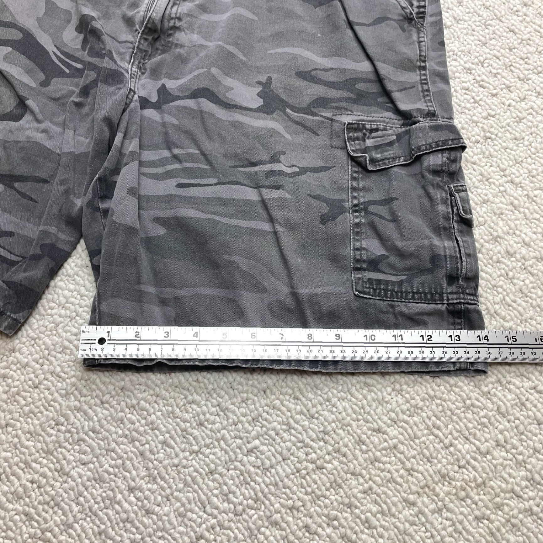 Wrangler Wrangler Cargo Shorts Mens 44 Gray Camo Camoflauge Pockets 9.5" Inseam Adult Size US 43 - 3 Thumbnail