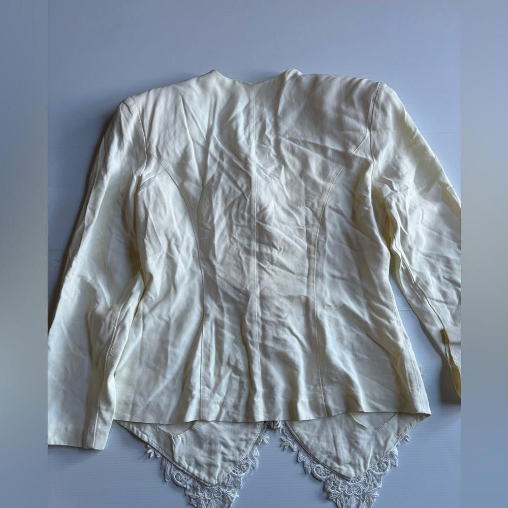 Designer Vintage 80’s Button Up Blouse with Lace Details Size M / US 6-8 / IT 42-44 - 2 Thumbnail