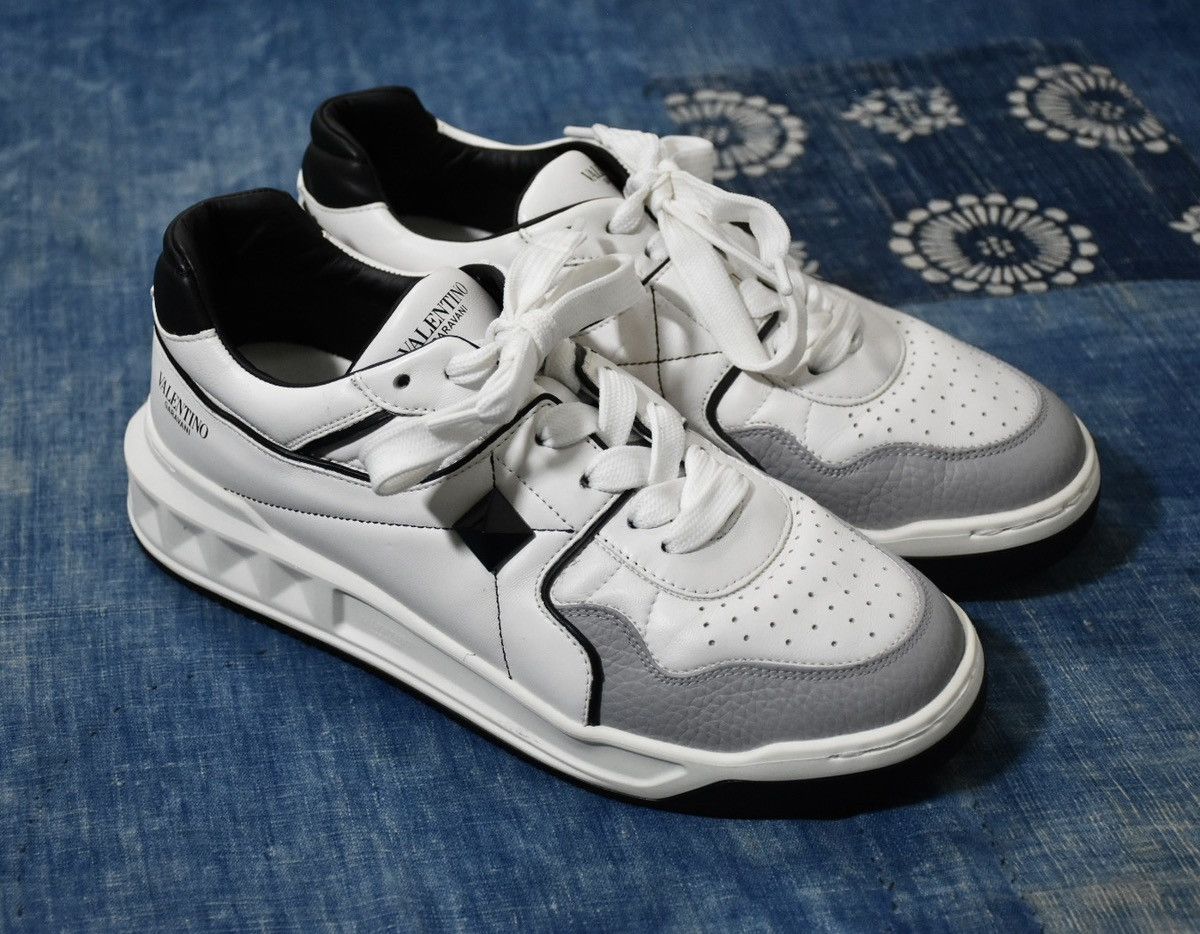 Valentino Valentino One Stud Garavani Sneaker Size US 7 / EU 40 - 1 Thumbnail