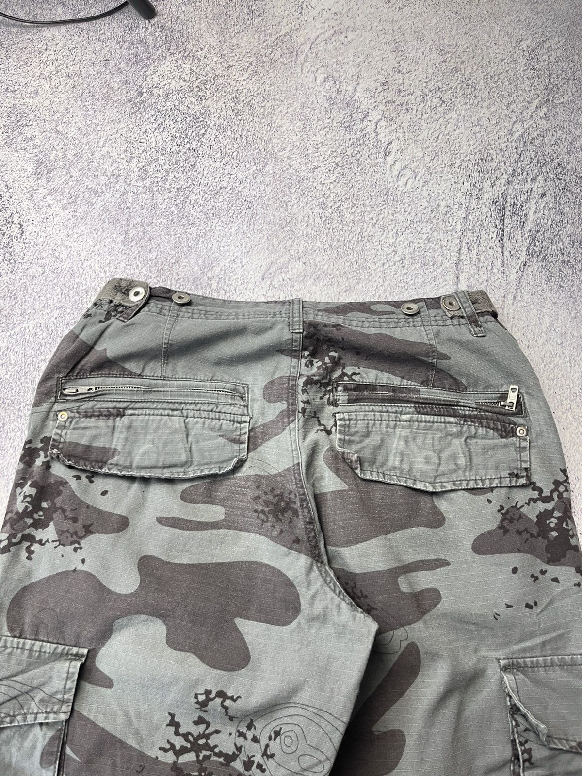 Japanese Brand RARE VINTAGE FADED STREETWEAR CAMO CARGO PANTS Y2K Size US 32 / EU 48 - 23 Thumbnail