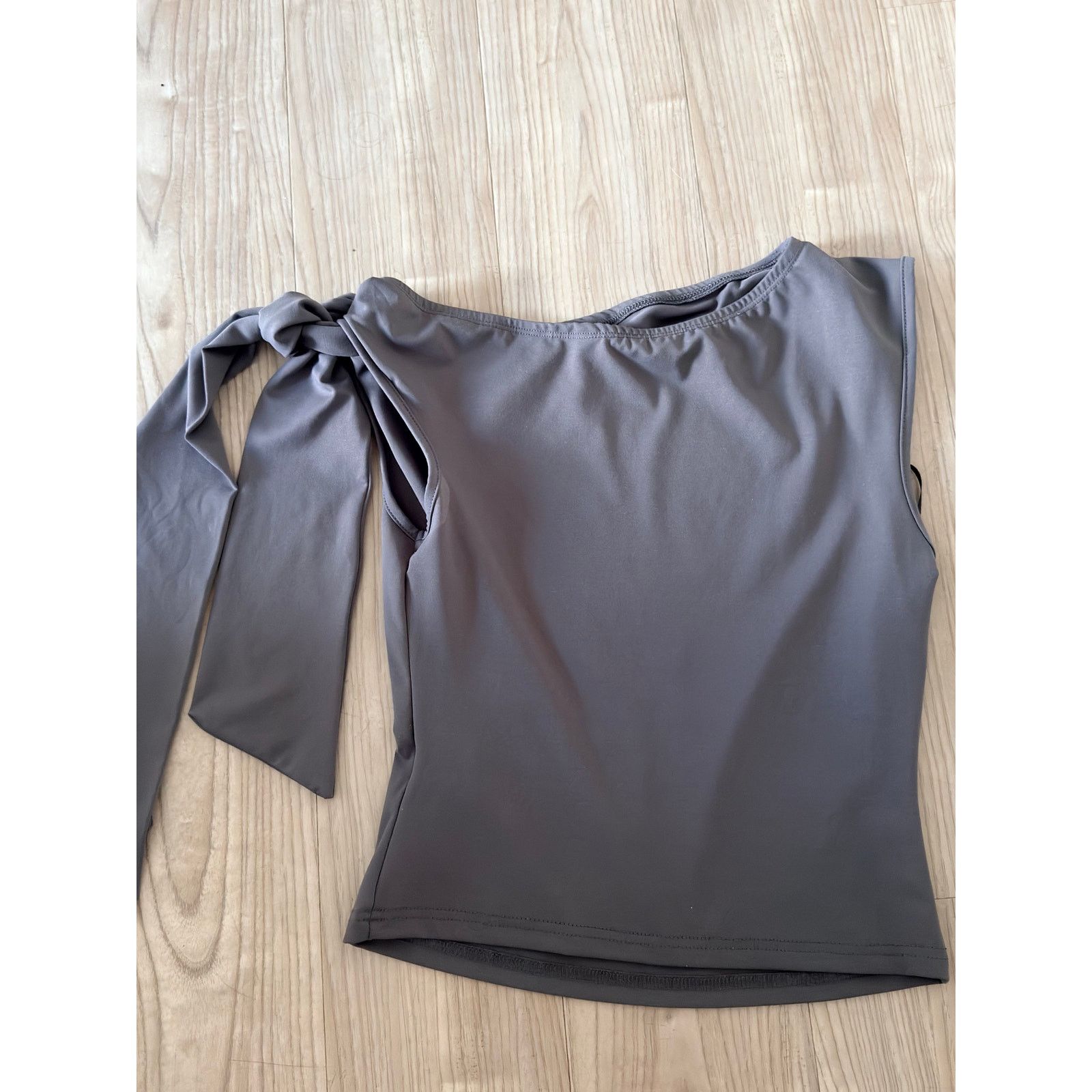 Shein Women’s One Shoulder Bow Tie Top – Elegant Sleeveless Blouse Size M / US 6-8 / IT 42-44 - 3 Thumbnail