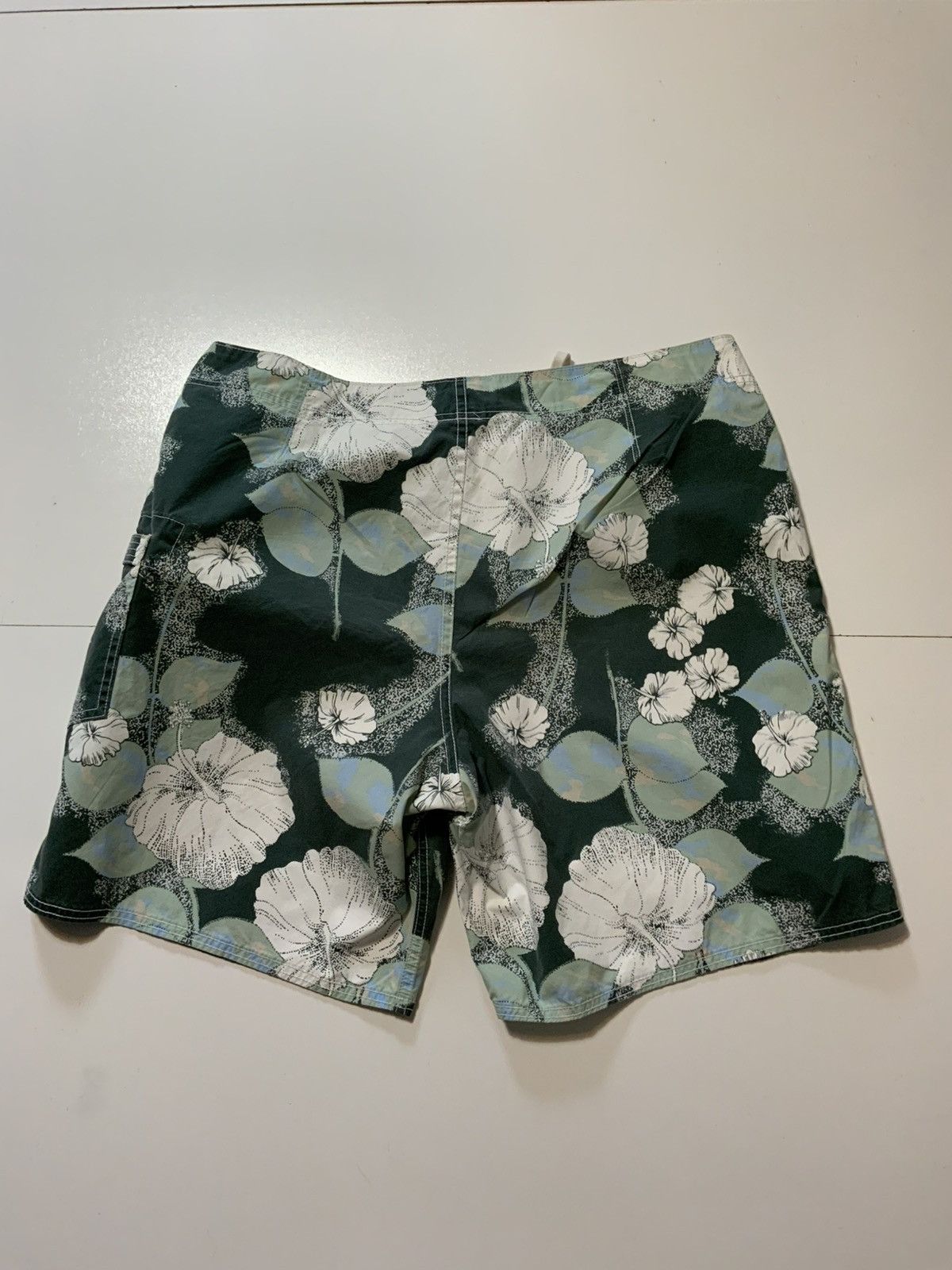Ever Ever Handcrafted USA Hawaiian Hibiscus Flower Board Shorts Size US 38 / EU 54 - 3 Thumbnail