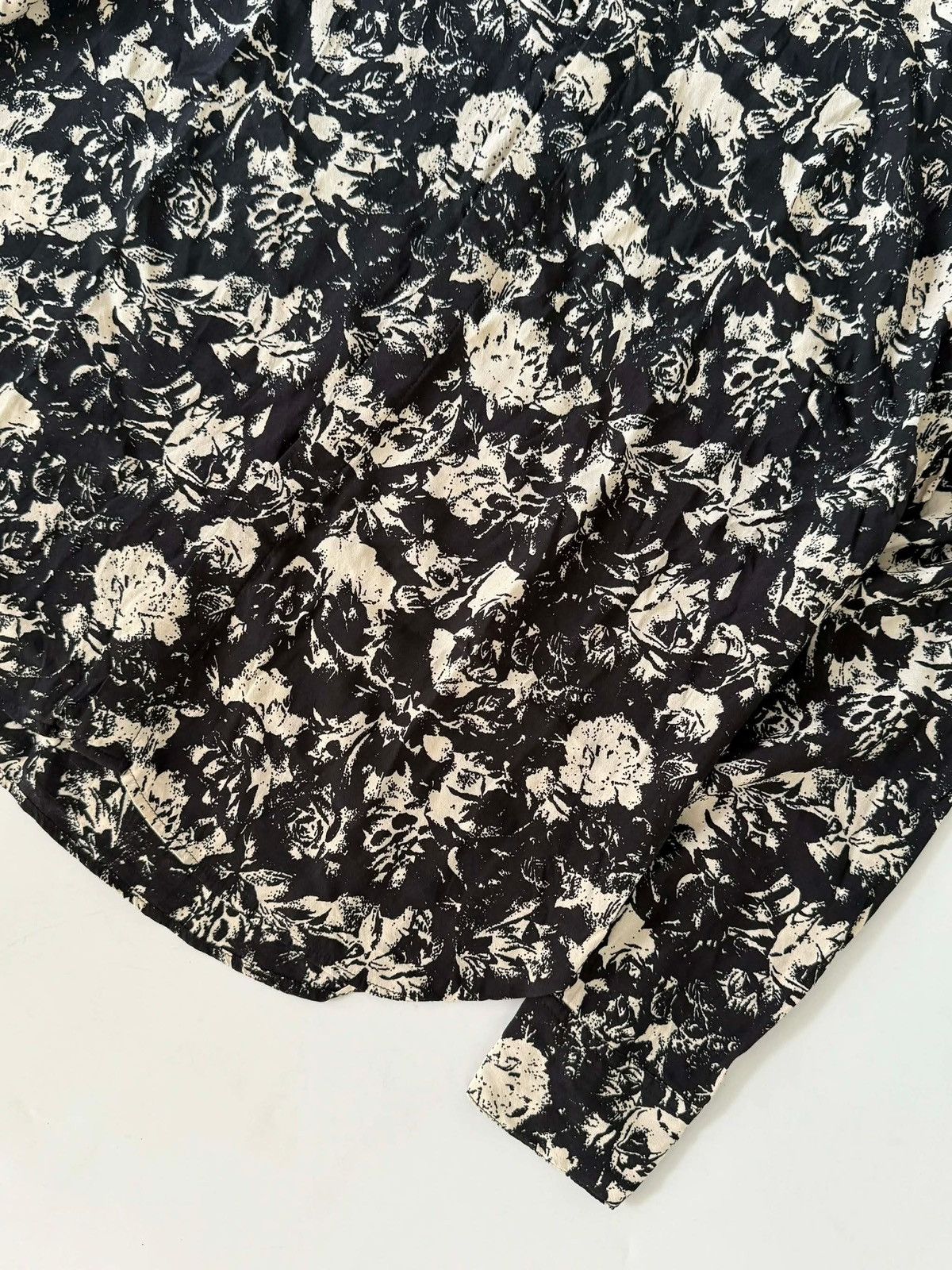 Saint Laurent Paris Saint Laurent Black & White French Rose Print Silk Shirt Size US M / EU 48-50 / 2 - 6 Thumbnail