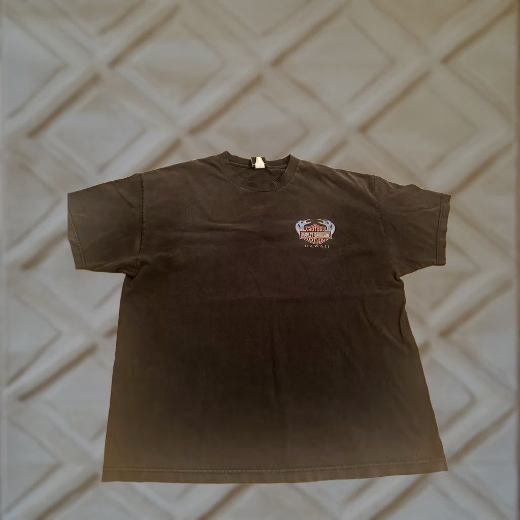 Harley Davidson VINTAGE Harley-Davidson T-Shirt Black 2XL Honolulu Hawaii Flames Waves Distressed Graphic Print Mens Short Sleeve 90s Biker Motorcycle Size US XXL / EU 58 / 5 - 1 Thumbnail