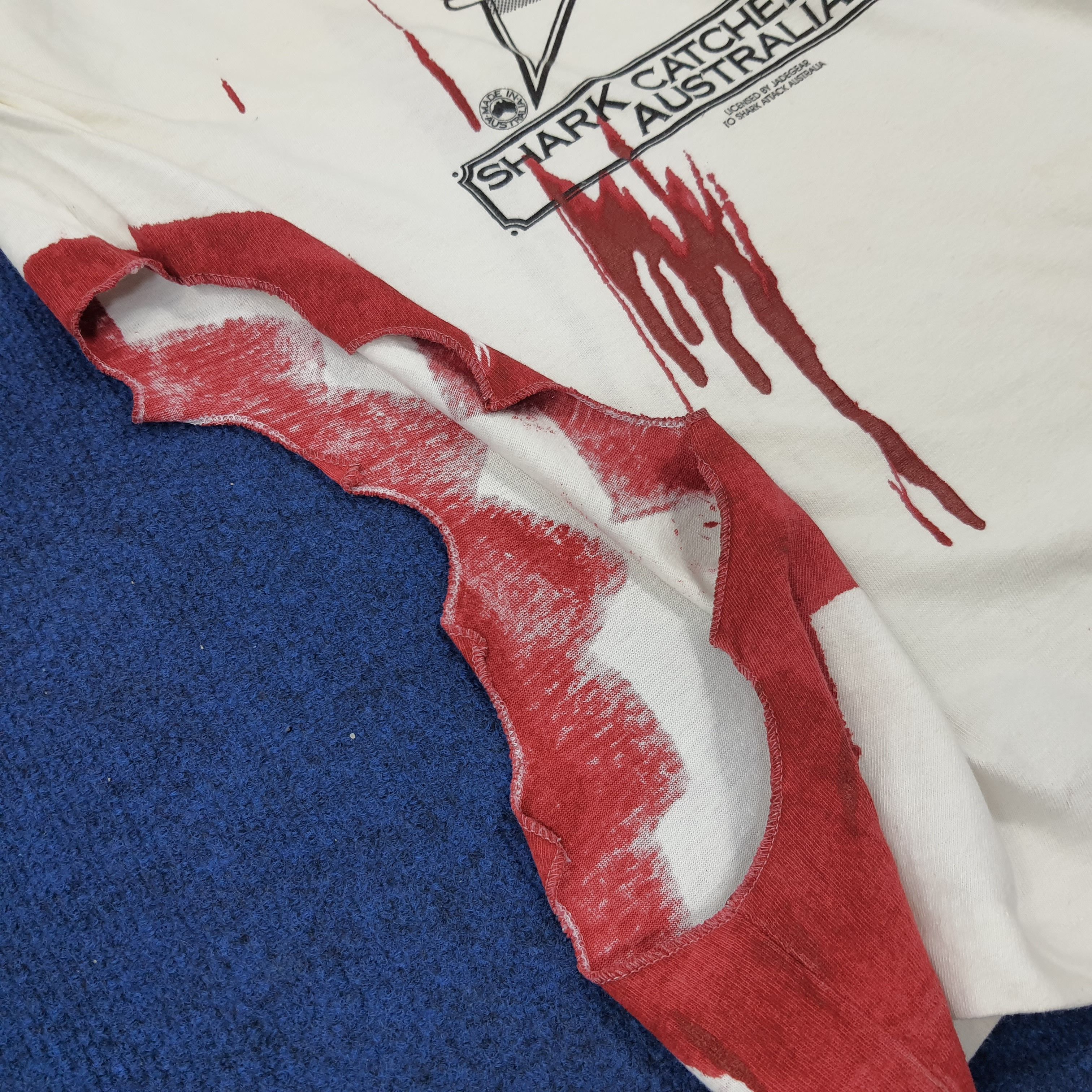 Vintage Vintage Shark Attack Shark Catchers Club Costume Tshirt Size US L / EU 52-54 / 3 - 7 Thumbnail