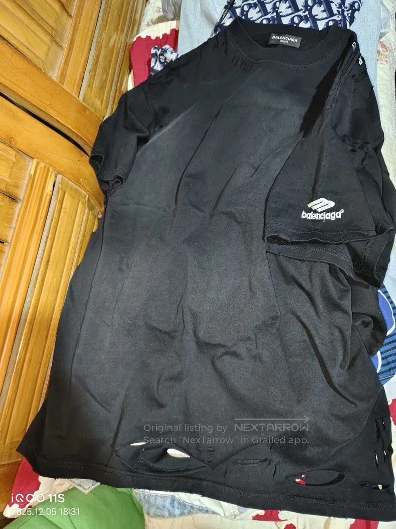 Balenciaga Balenciaga 3B embroidered logo distressed calendar design Size US XS / EU 42 / 0 - 1 Thumbnail