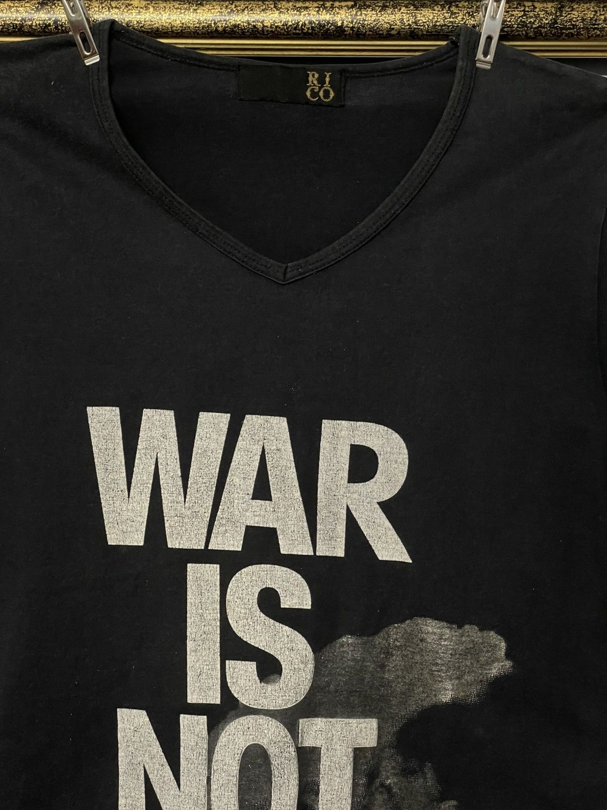 Japanese Brand Vintage 90s Japan Designer Rico ‘War Is Not Over’ Iconic Tee Size US M / EU 48-50 / 2 - 3 Thumbnail