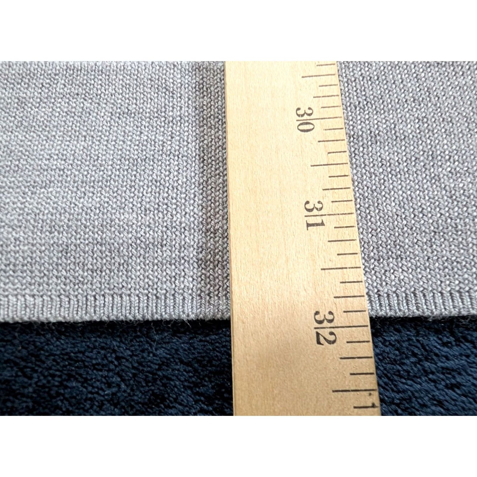 Brooks Brothers Brooks Brothers Sweater Men’s XXLarge V-Neck Extra Fine Merino Wool Heather Gray Knit Pullover Casual, Formal, Party/Cocktail, Travel 2XL Mens Size US XXL / EU 58 / 5 - 6 Thumbnail