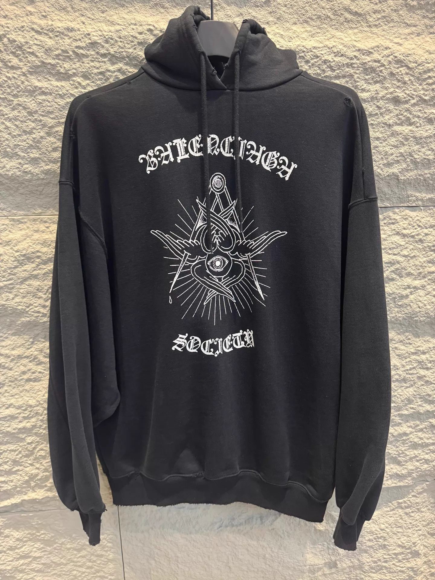 Balenciaga Balenciaga Evil Eye Sanskrit Oversized Hoodie XXs Size US XXS / EU 40 - 1 Thumbnail