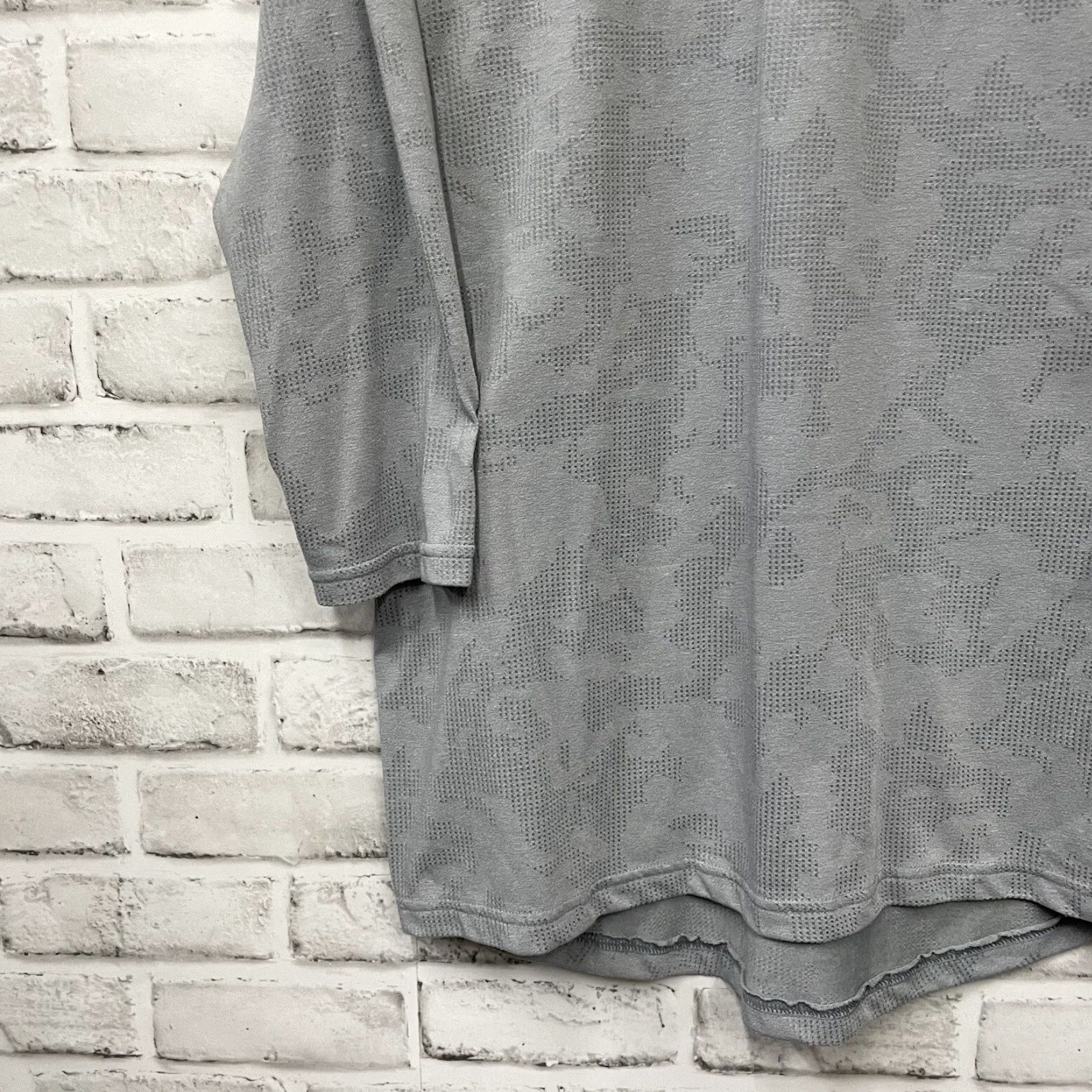 Under Armour VINTAGE UNDER ARMOUR Threadborne Fitted Gray Henley 3/4 Sleeve Shirt Men M Gray Mens Shirt M Henley 3/4 Sleeve Threadborne Under Armour Size US M / EU 48-50 / 2 - 3 Thumbnail