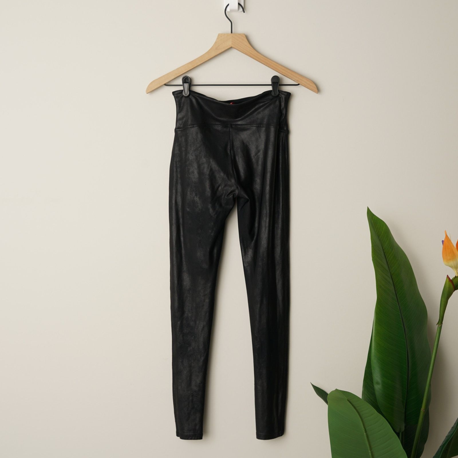Spanx Spanx High Rise Faux Leather Athletic Leggings Stretch EUC M Size 28" / US 6 / IT 42 - 4 Thumbnail