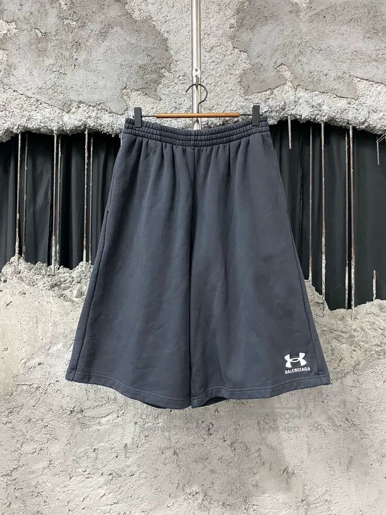 Balenciaga Balenciaga size S Embroidered Shorts Size US 27 - 1 Thumbnail