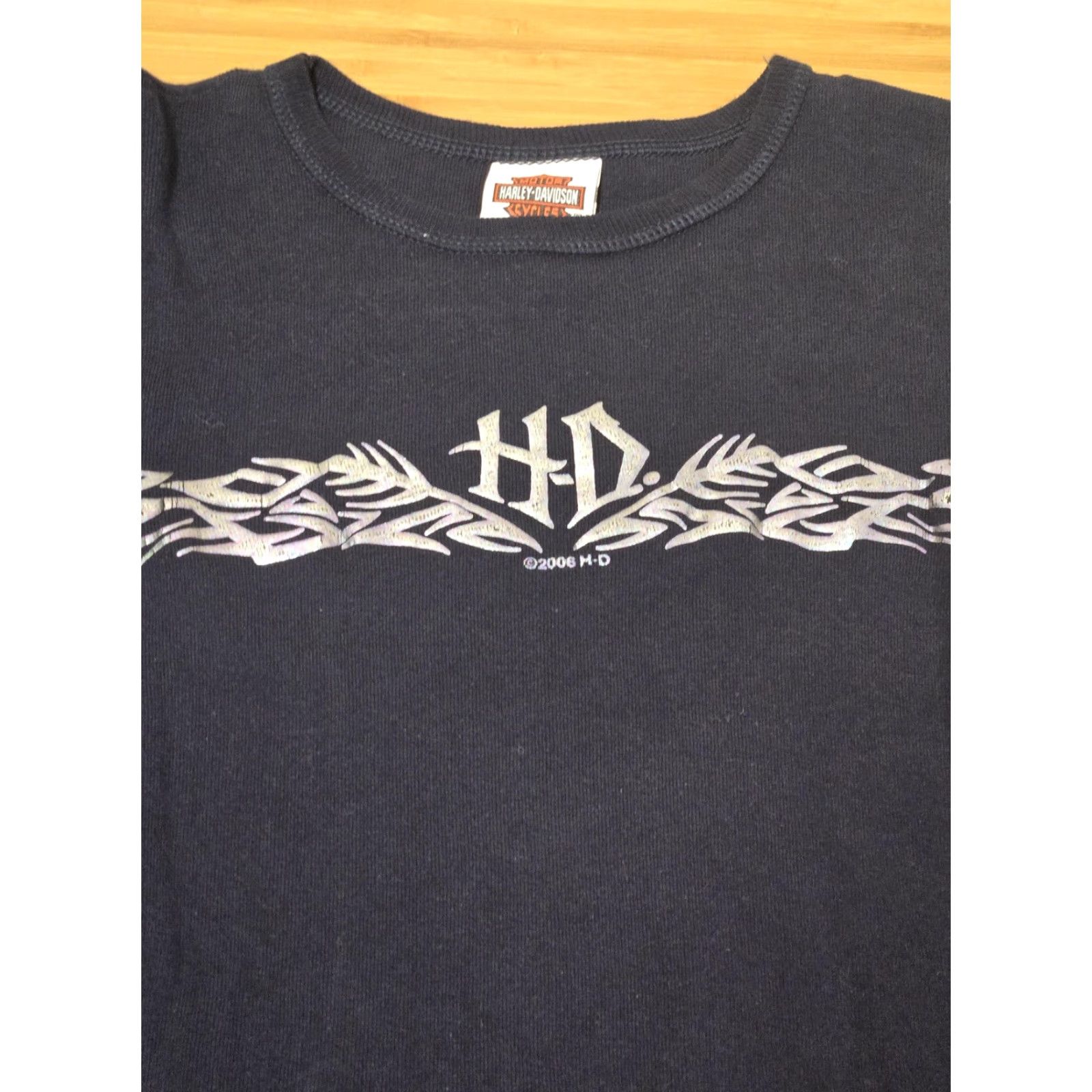 Harley Davidson VINTAGE Harley-Davidson Shirt Womens Small Blue Long Sleeve Tribal Graphic Made USA 2006 Size S / US 4 / IT 40 - 2 Thumbnail