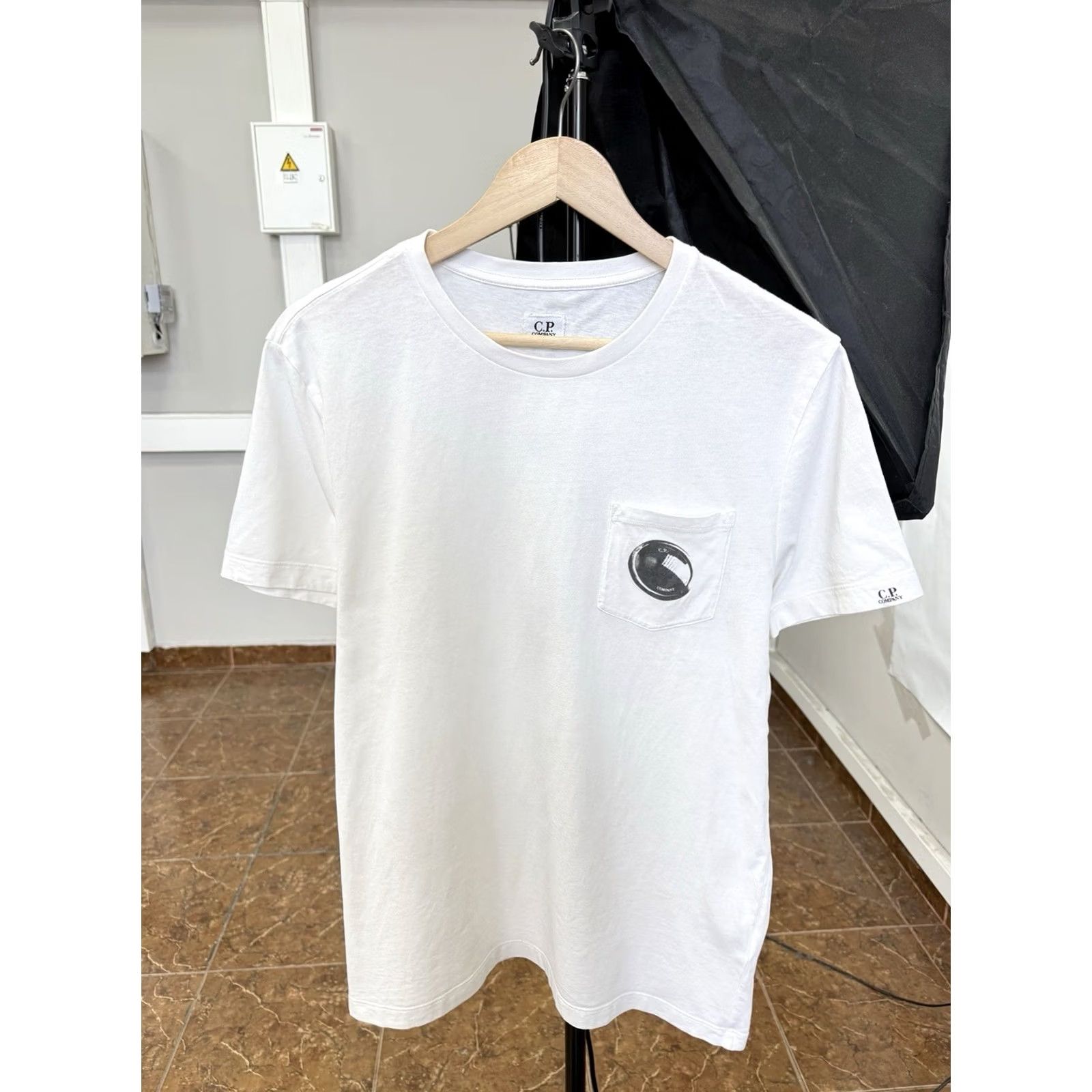 Vintage VINTAGE C.P. Company Lens Pocket T-Shirt Retro Shirt Mens L/XL White Size US L / EU 52-54 / 3 - 2 Thumbnail