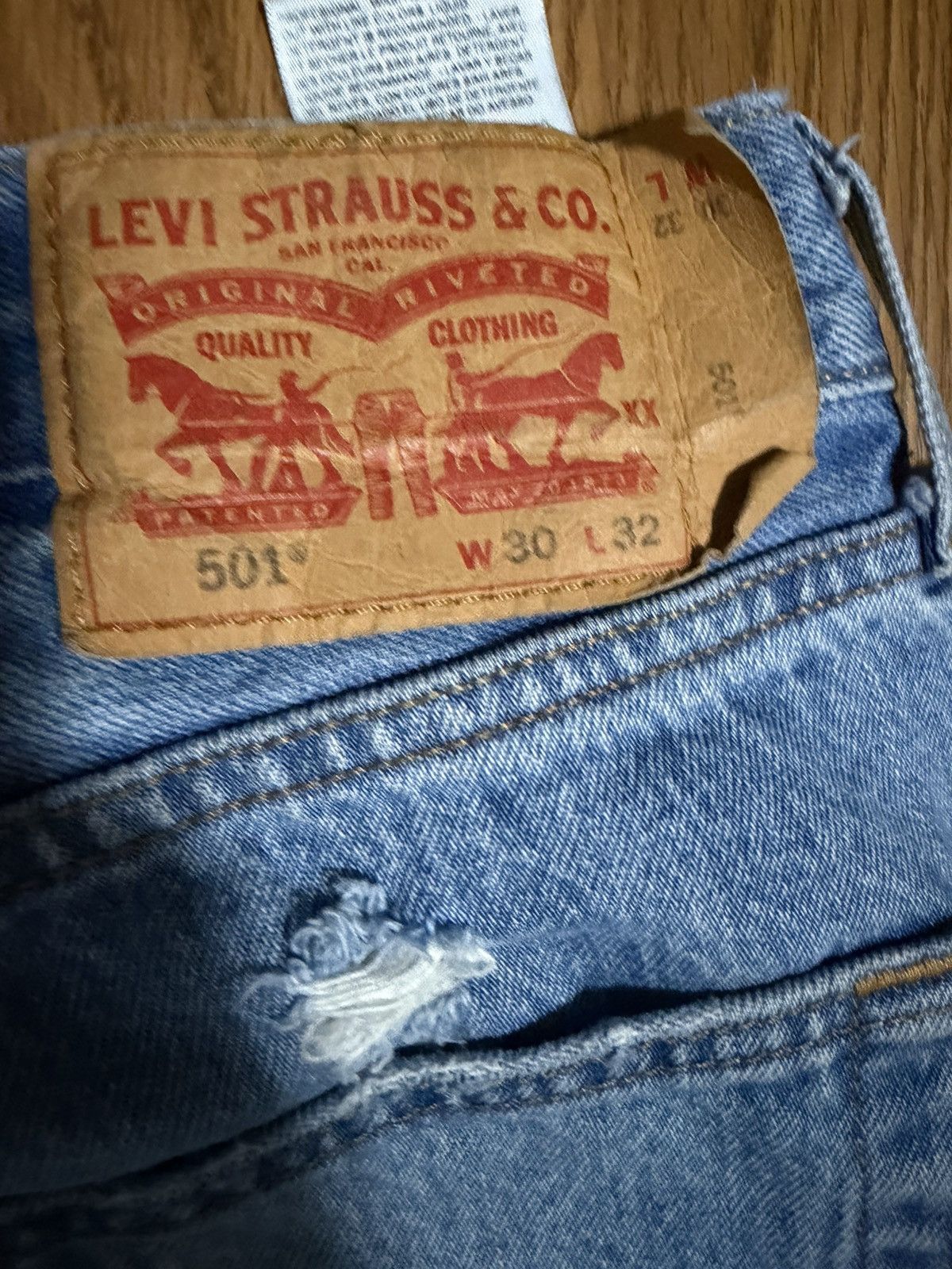 Levi's Levi's 501 button-fly ripped Y2K light wash denim jeans30x32 Size US 30 / EU 46 - 4 Thumbnail