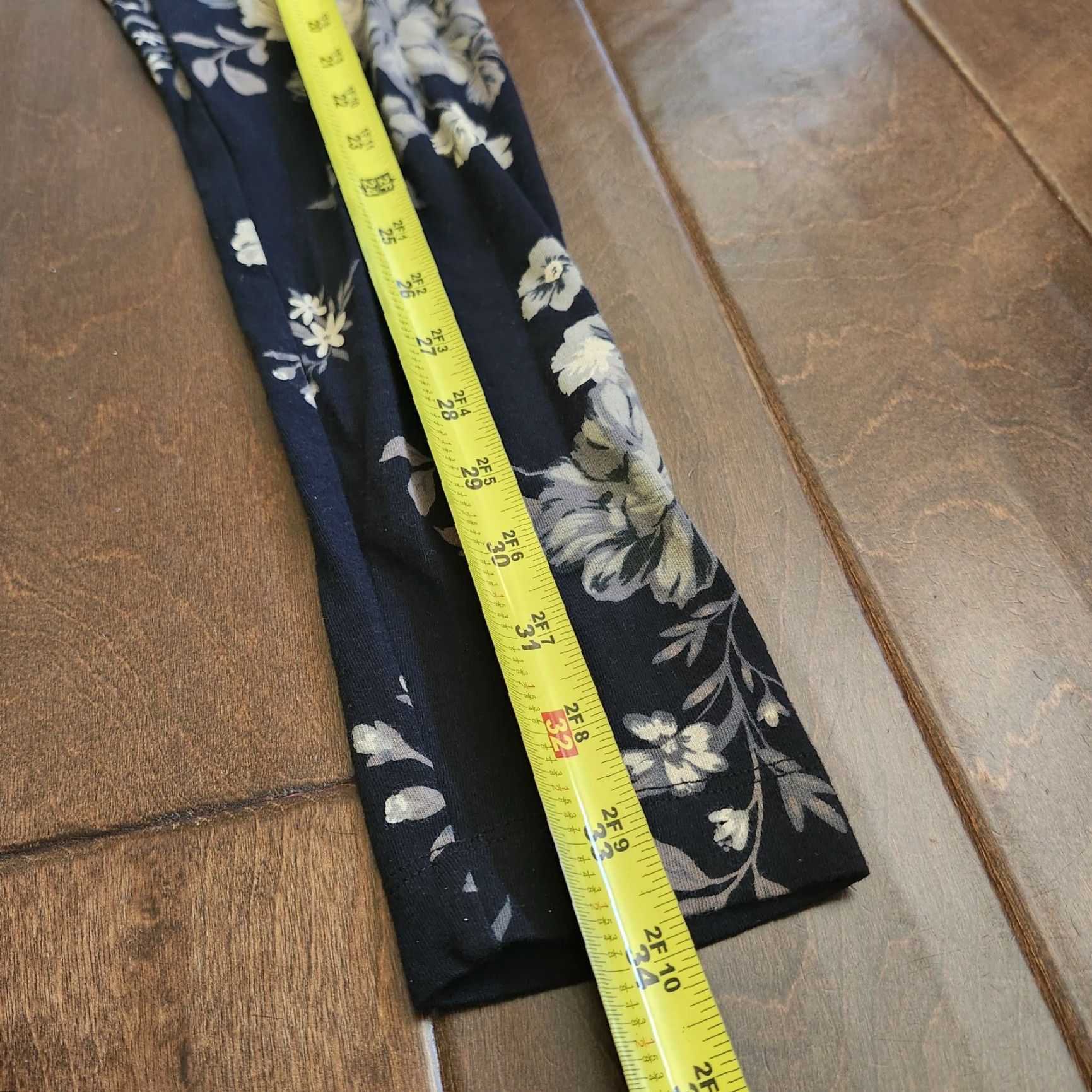 Old Navy Old Navy Women's Floral Print Leggings - XS Leggings Casual Womens XS Multicolor Floral Athleisure Yoga Gym & Training Spring Summer Fall Size 26" / US 2 / IT 38 - 5 Thumbnail