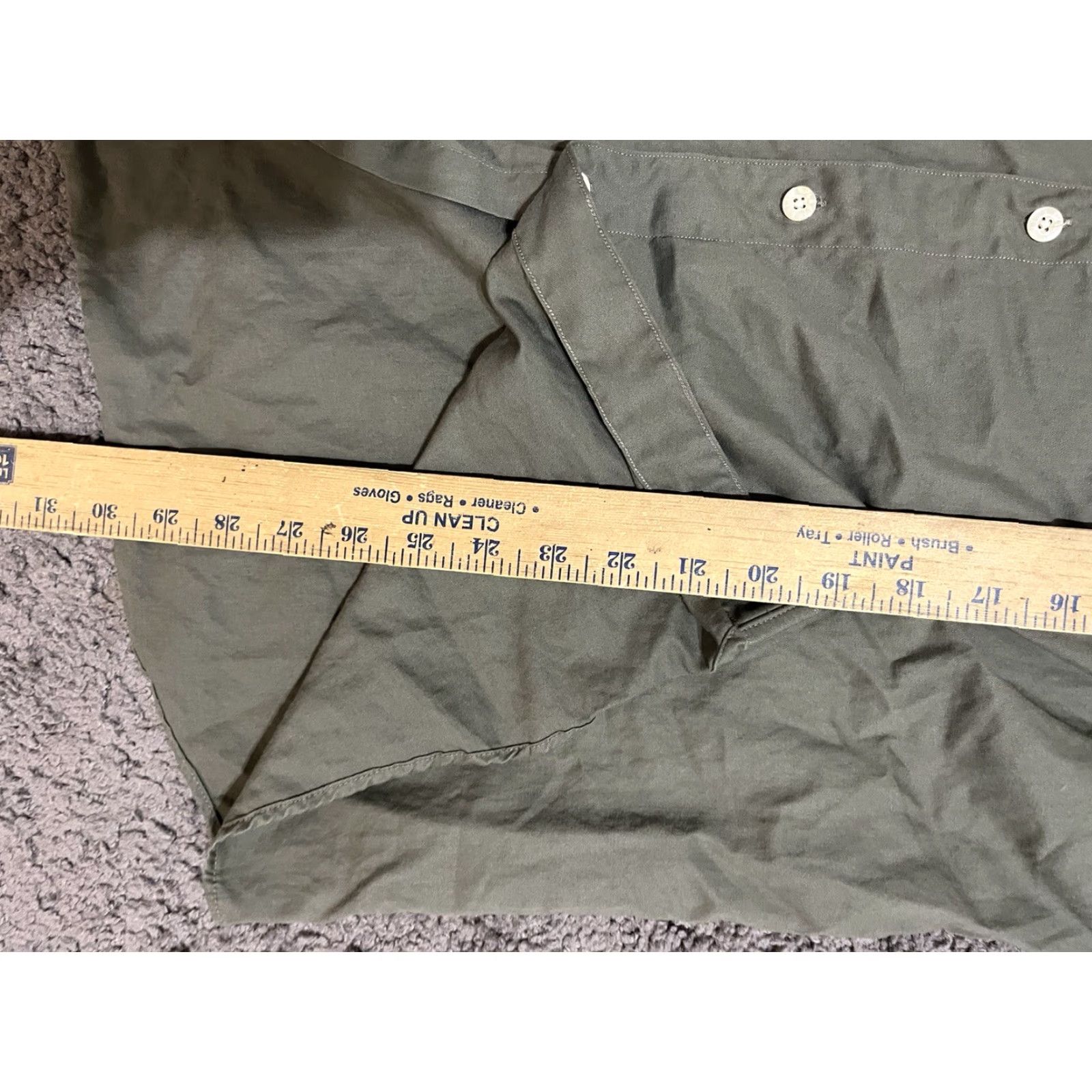 Perry Ellis PERRY ELLIS Solid Gray Long Sleeve Button-Up Shirt Adult Mens Size L 15.5 34/35 Size US M / EU 48-50 / 2 - 5 Thumbnail