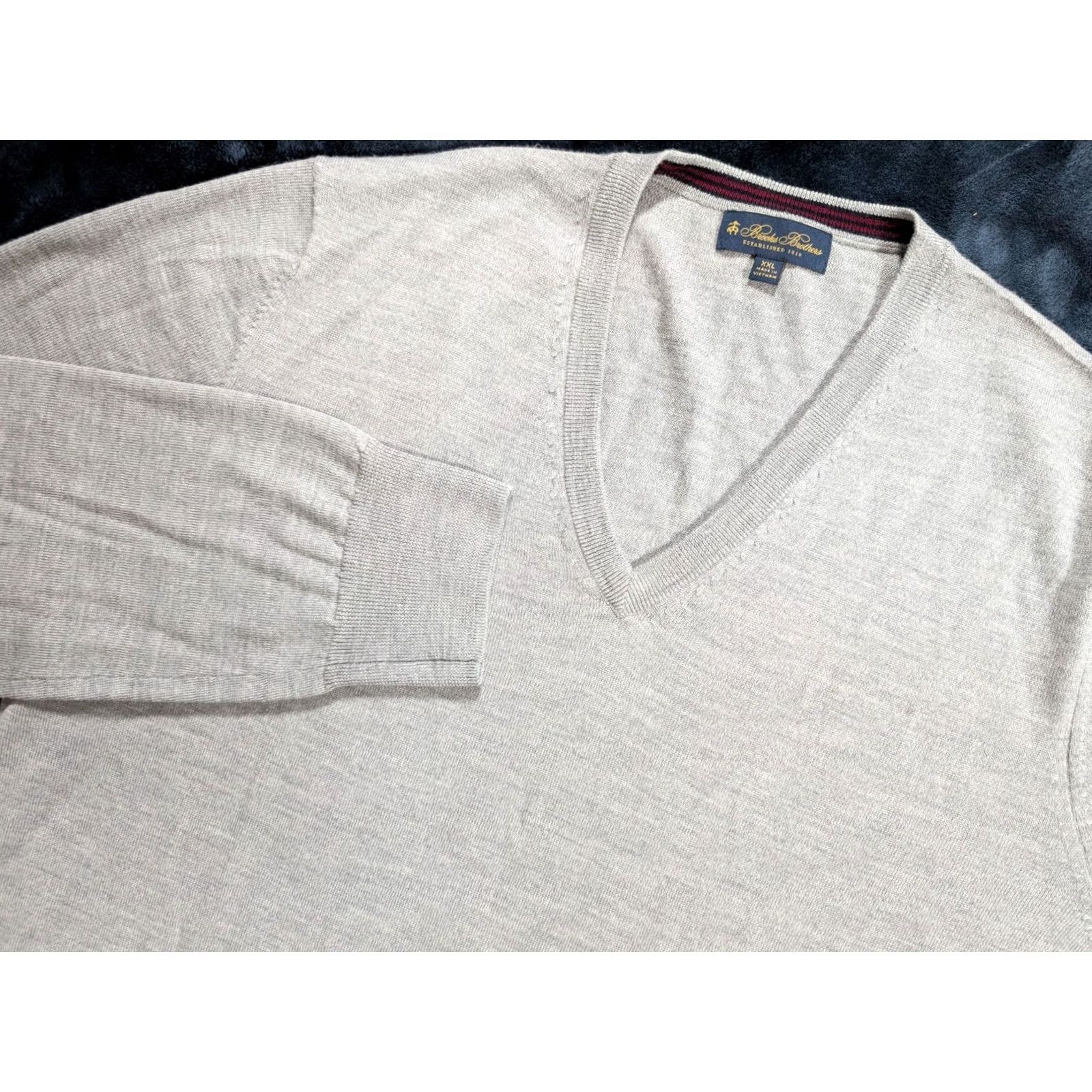 Brooks Brothers Brooks Brothers Sweater Men’s XXLarge V-Neck Extra Fine Merino Wool Heather Gray Knit Pullover Casual, Formal, Party/Cocktail, Travel 2XL Mens Size US XXL / EU 58 / 5 - 2 Thumbnail