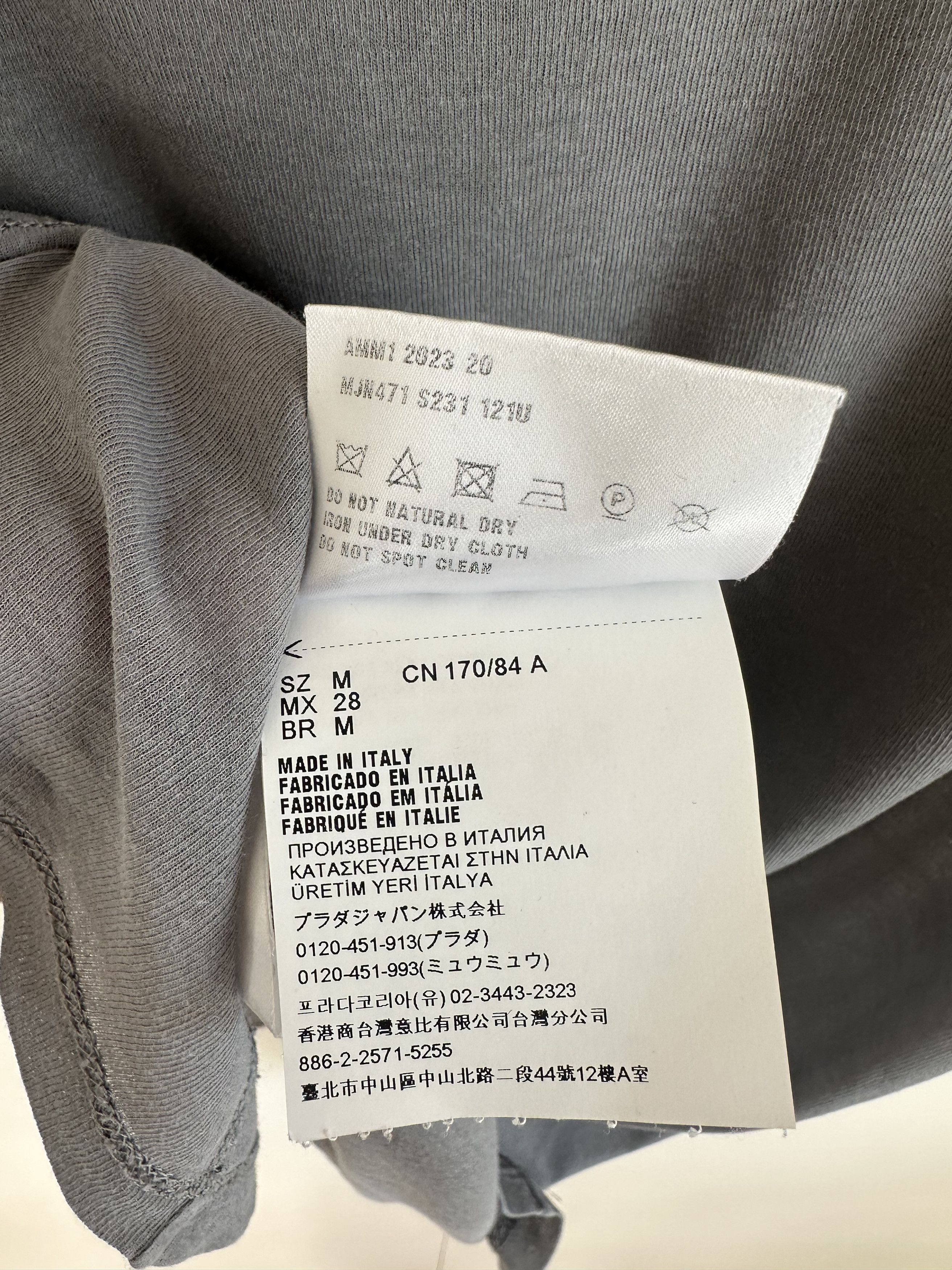 Miu Miu SOLD OUT RUNWAY LOGO PATCH T-SHIRT $1220 Size M / US 6-8 / IT 42-44 - 8 Thumbnail