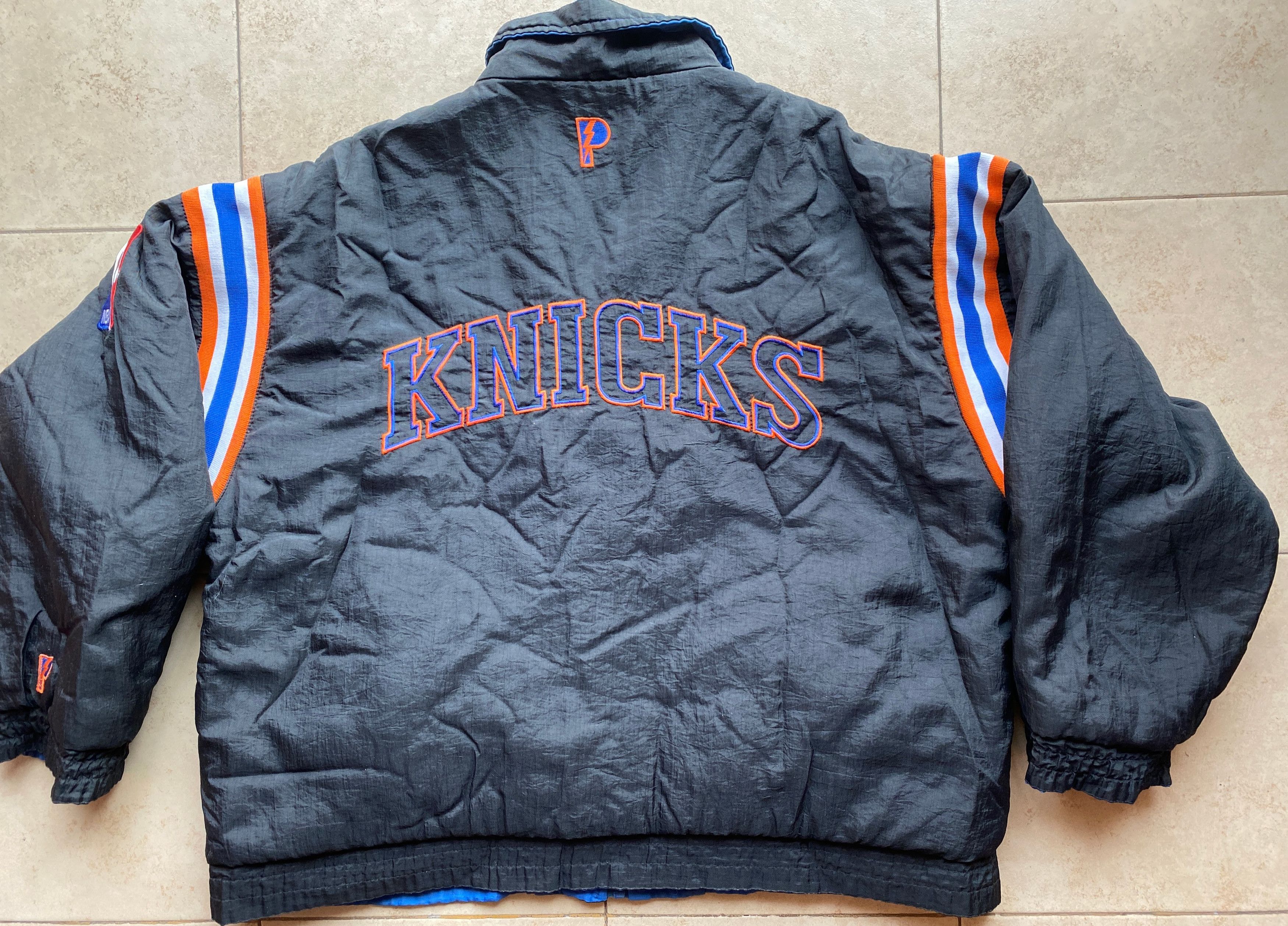NBA New York Knicks 90s PRO Player puffer Reversible NBA vtg Size US XXL / EU 58 / 5 - 9 Thumbnail