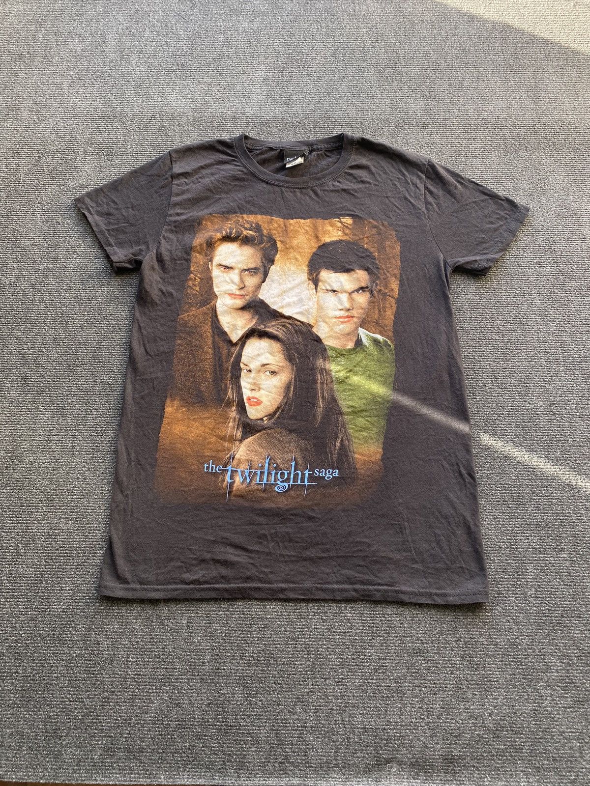 Band Tees 🔥Twilight Saga Movie Black tee top s rare Size S / US 4 / IT 40 - 1 Thumbnail
