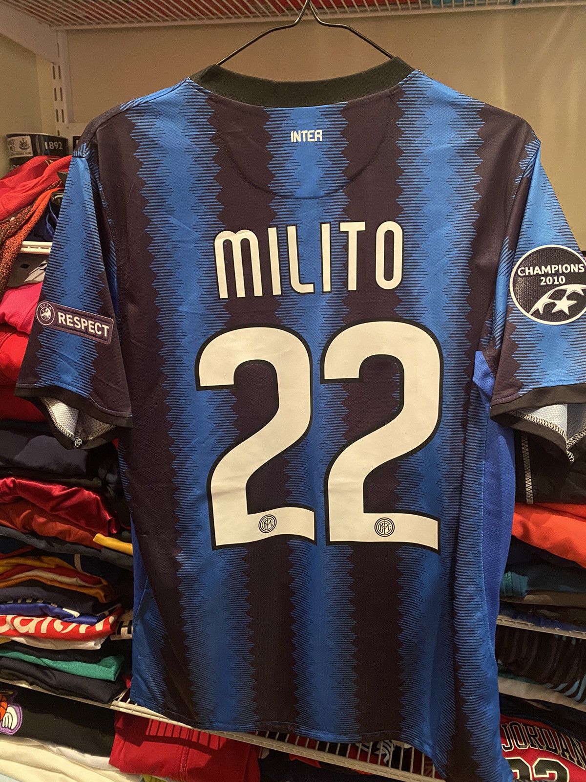 Nike Jersey Nike INTER Triplete Milito size L Size US L / EU 52-54 / 3 - 5 Thumbnail
