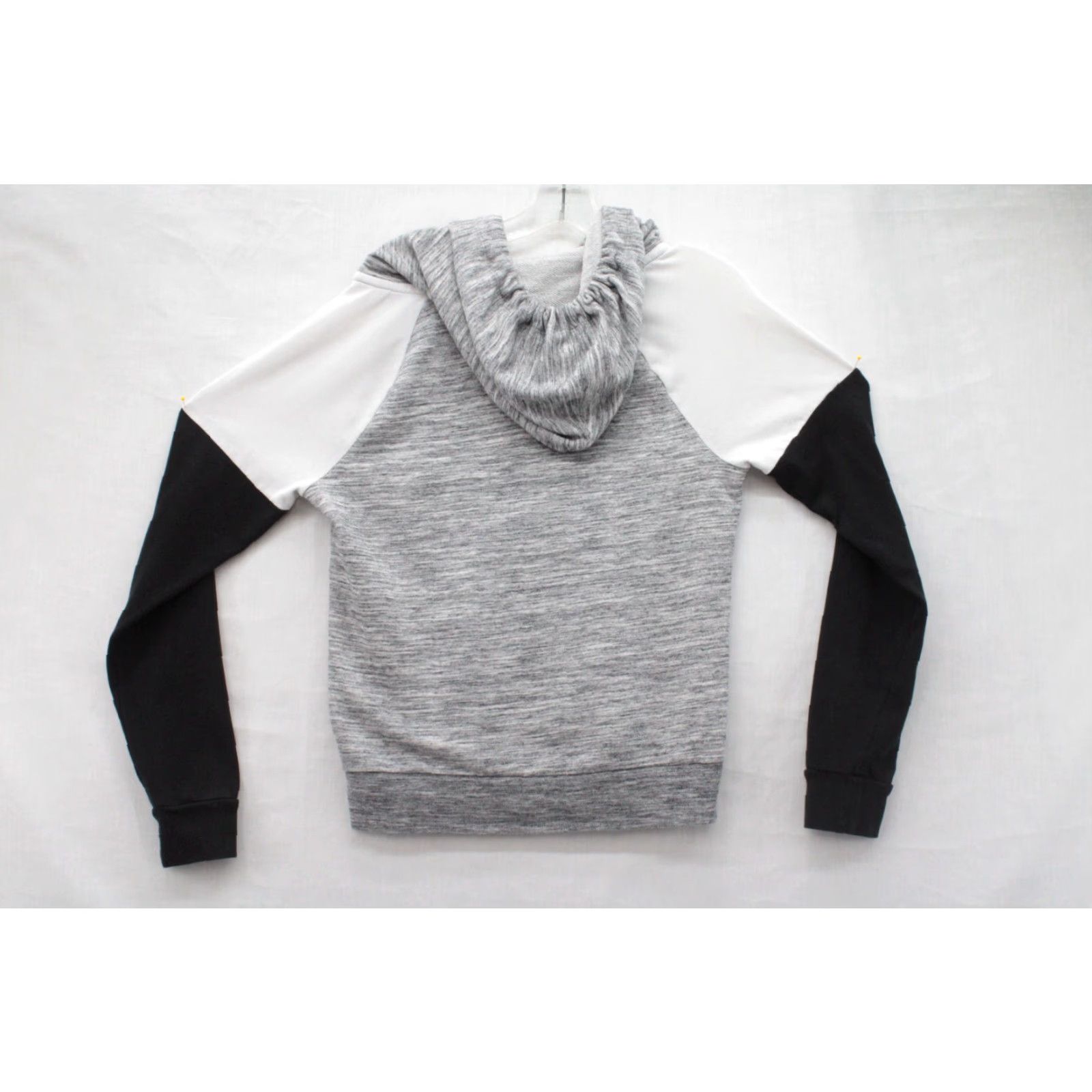 Victoria's Secret Victoria’s Secret PINK Hoodie Women's Medium Gray Black Activewear Athleisure Logo Zip Full Zip Casual Ready-to-Wear Mens? Ladies? Size M / US 6-8 / IT 42-44 - 2 Thumbnail