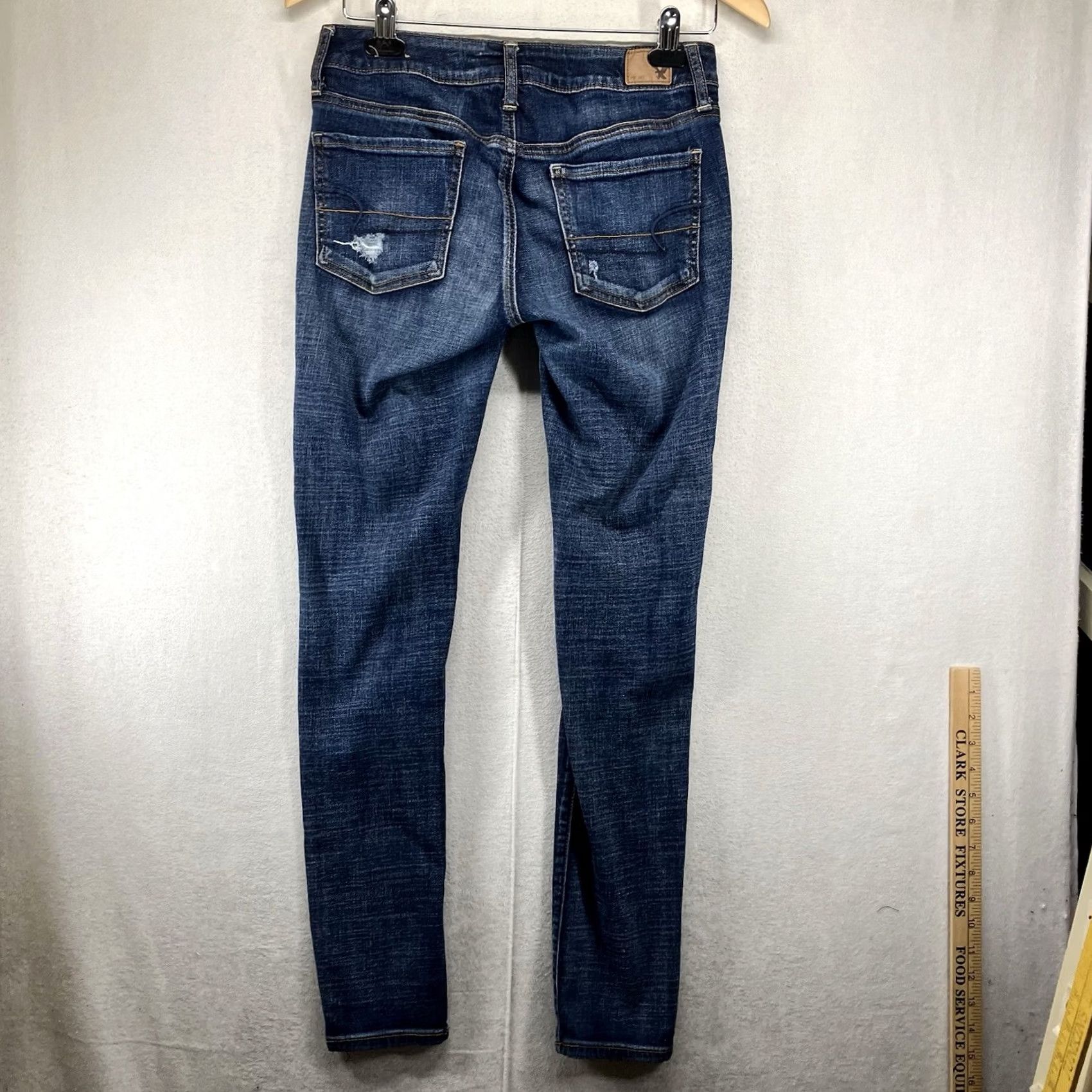 American Eagle Outfitters American Eagle Jeans Women's 6 Reg Blue Distressed Jegging Stretch Indigo Wash Slim Pockets Zip Denim 90s Retro Rock Velours? Size 28" / US 6 / IT 42 - 2 Thumbnail