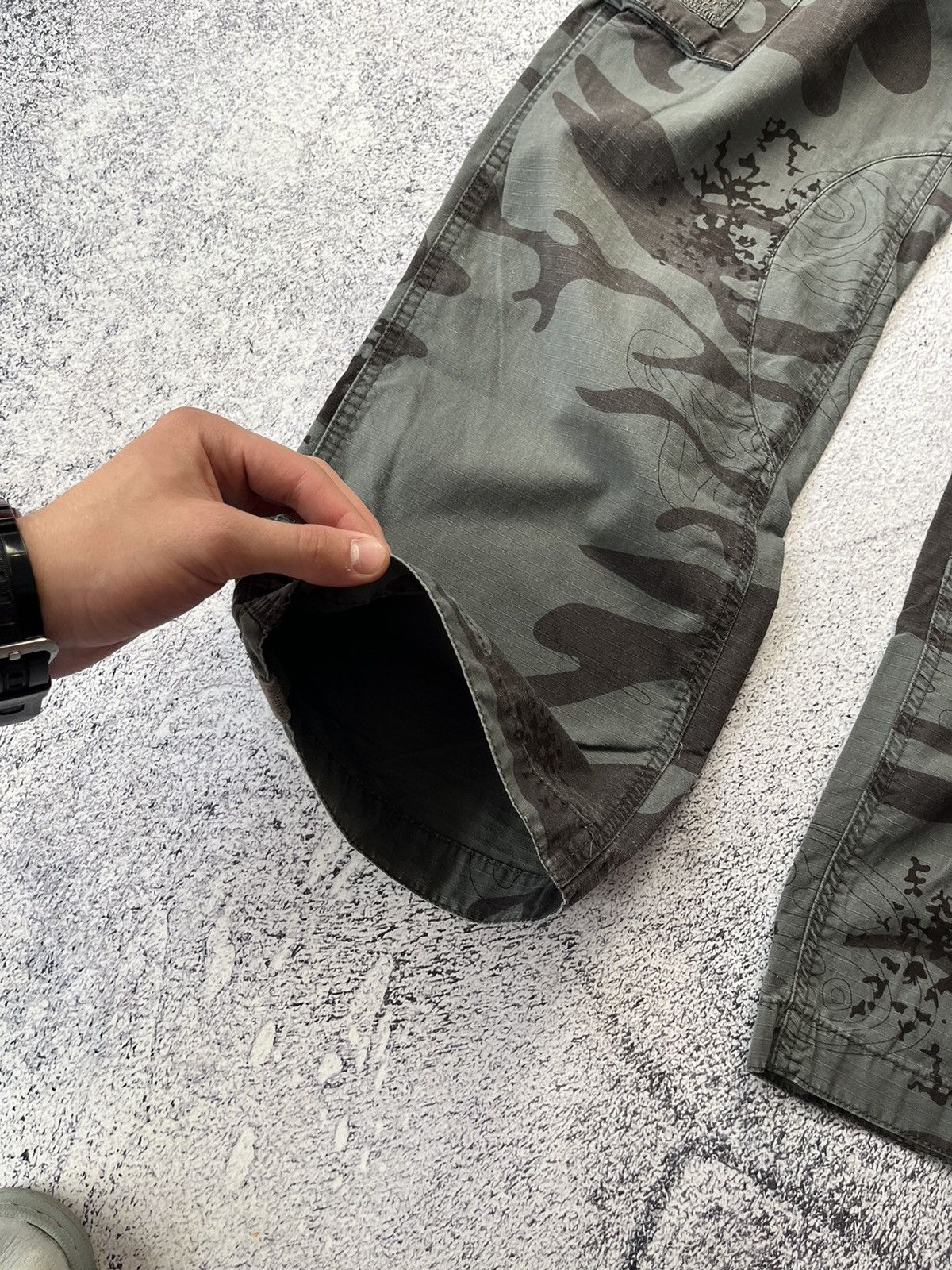 Japanese Brand RARE VINTAGE FADED STREETWEAR CAMO CARGO PANTS Y2K Size US 32 / EU 48 - 14 Thumbnail