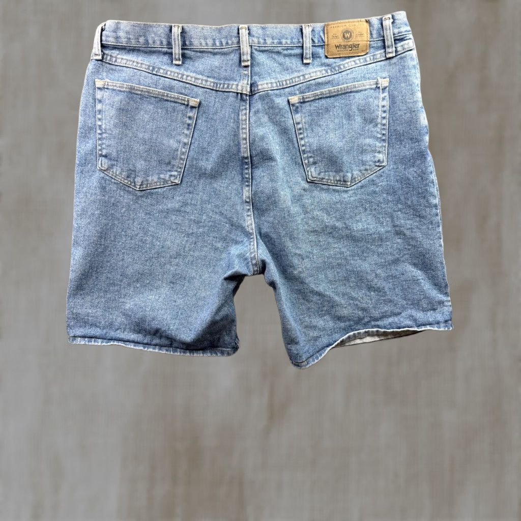 Wrangler Wrangler Mens Blue Classic 5-Pocket Denim Shorts 42x9 Size US 42 / EU 58 - 1 Thumbnail