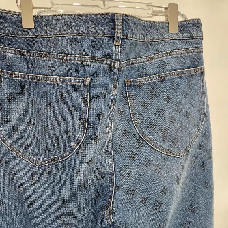 Louis Vuitton Louis Vuitton Gradient logo pants Size US 36 / EU 52 - 1 Thumbnail