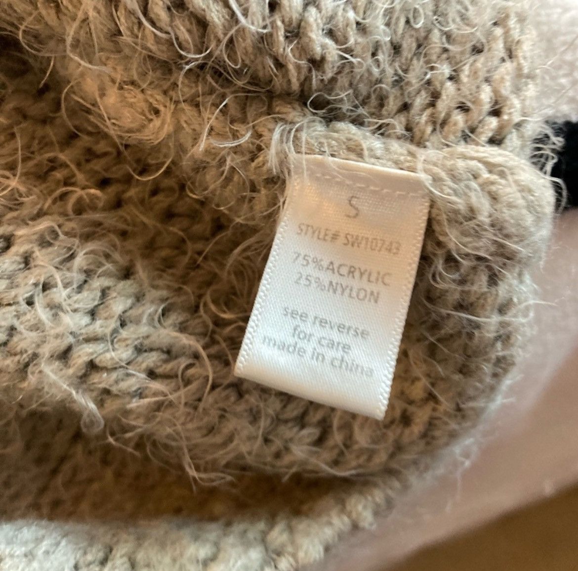 Designer × Other NWOT, Active USA Women’s Grey Off Shoulder Sweater. Size S / US 4 / IT 40 - 11 Thumbnail