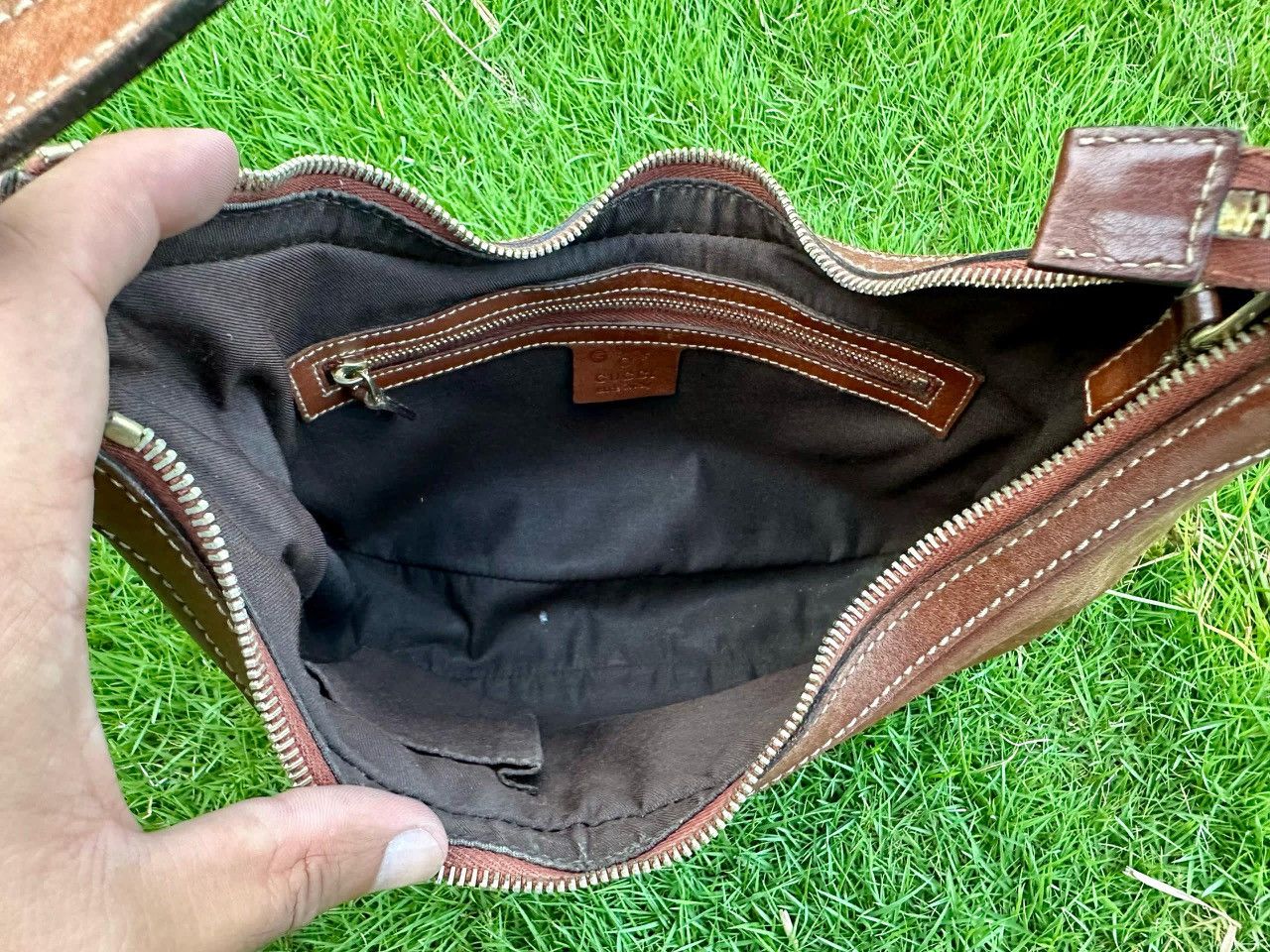 Gucci Authentic Gucci Charmy Leather Medium Hobo Bag Size ONE SIZE - 9 Thumbnail