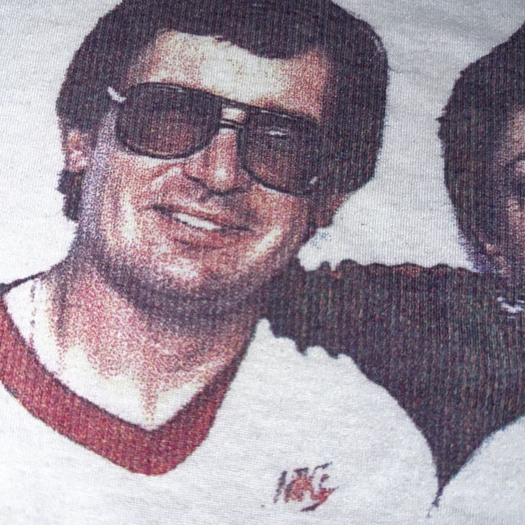 Jerzees VINTAGE Aviator Sunglasses VTG T Shirt Family Photo 2 Random People 1970s Vibe Funny Size US L / EU 52-54 / 3 - 3 Thumbnail