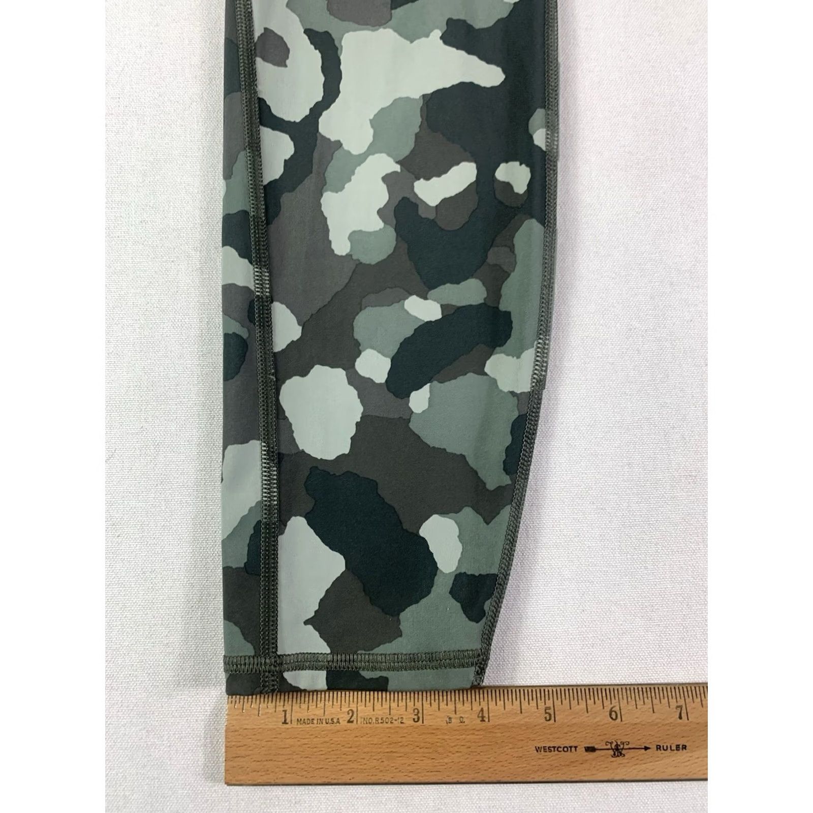 Athleta Athleta Camo Yoga Pants Womens Small Leggings Stretch Gray 26x25 Size 28" / US 6 / IT 42 - 2 Thumbnail