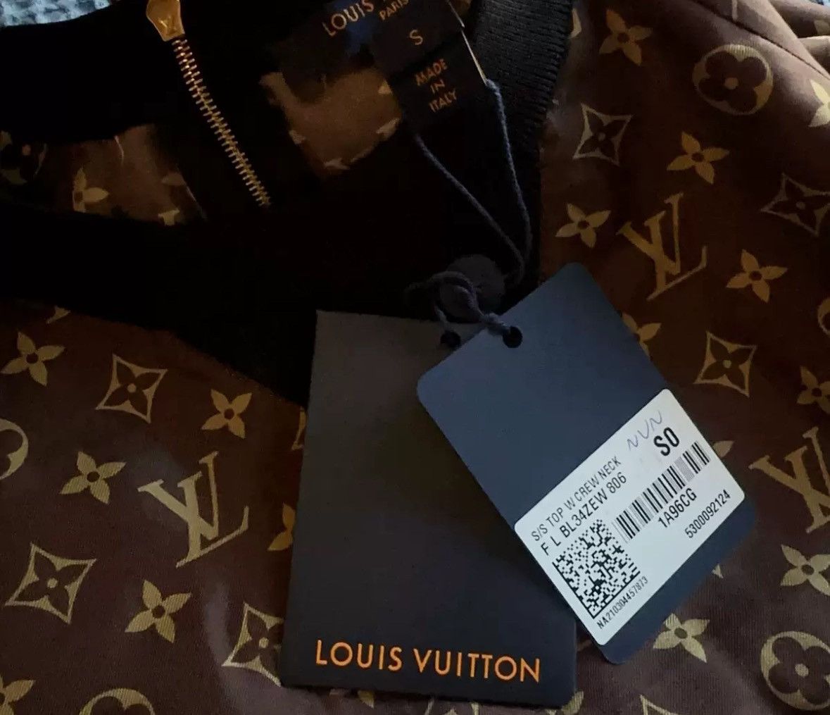 Louis Vuitton Louis Vuitton Full logo top jacket Size US S / EU 44-46 / 1 - 4 Thumbnail