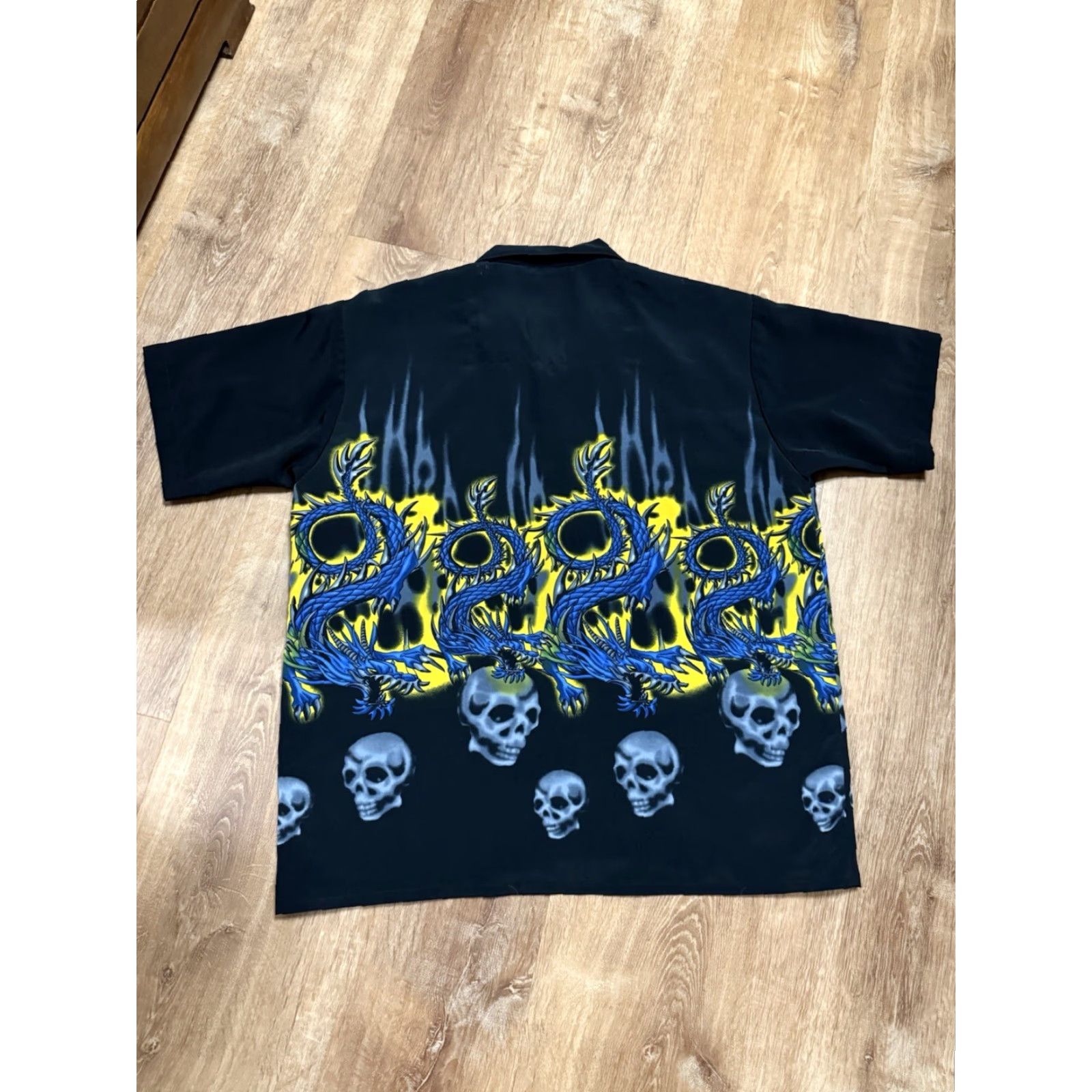 Vintage VINTAGE Ocean Current Dragon Skulls Tribal Hawaiian Shirt Mens Medium Black Yellow Blue Shirt Mens Regular Short Sleeve Button-Up Collared Crew/Collar Size US M / EU 48-50 / 2 - 2 Thumbnail