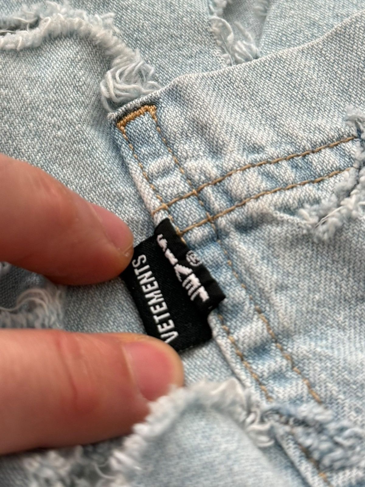 Vetements X Levi’s Shred Thrashed Cutout Denim Shirt Size US M / EU 48-50 / 2 - 9 Thumbnail