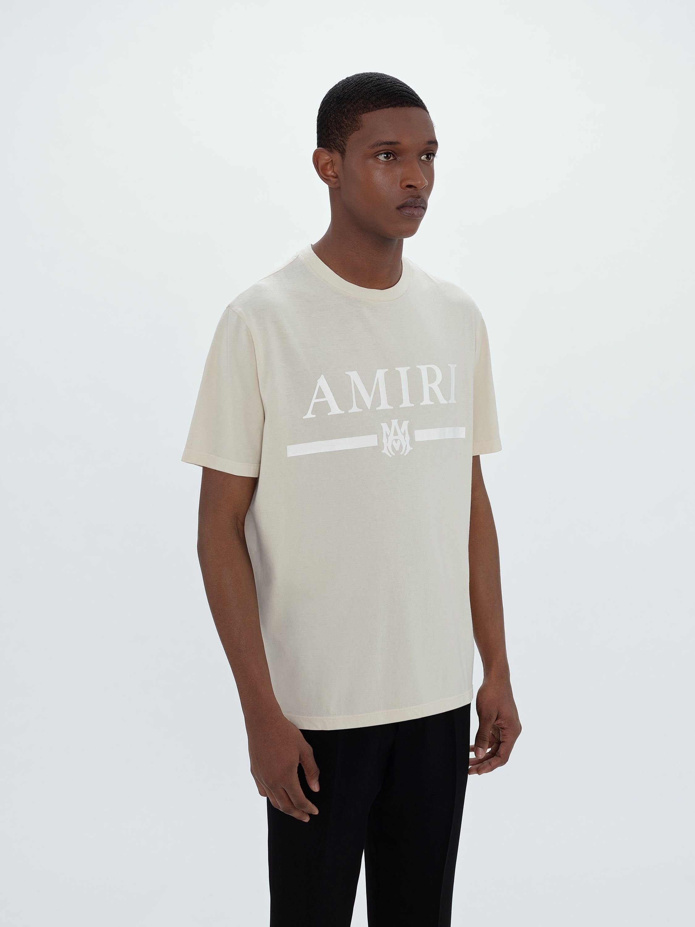 Amiri o1w1db10125 Logo Short Sleeve T-Shirt in Off White Size US S / EU 44-46 / 1 - 3 Thumbnail