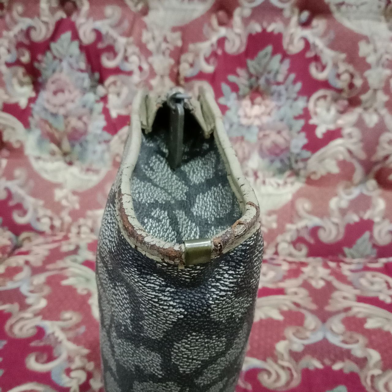 Vintage Vintage Yves Saint Laurent Giraffe Clutch Bag Size ONE SIZE - 9 Thumbnail