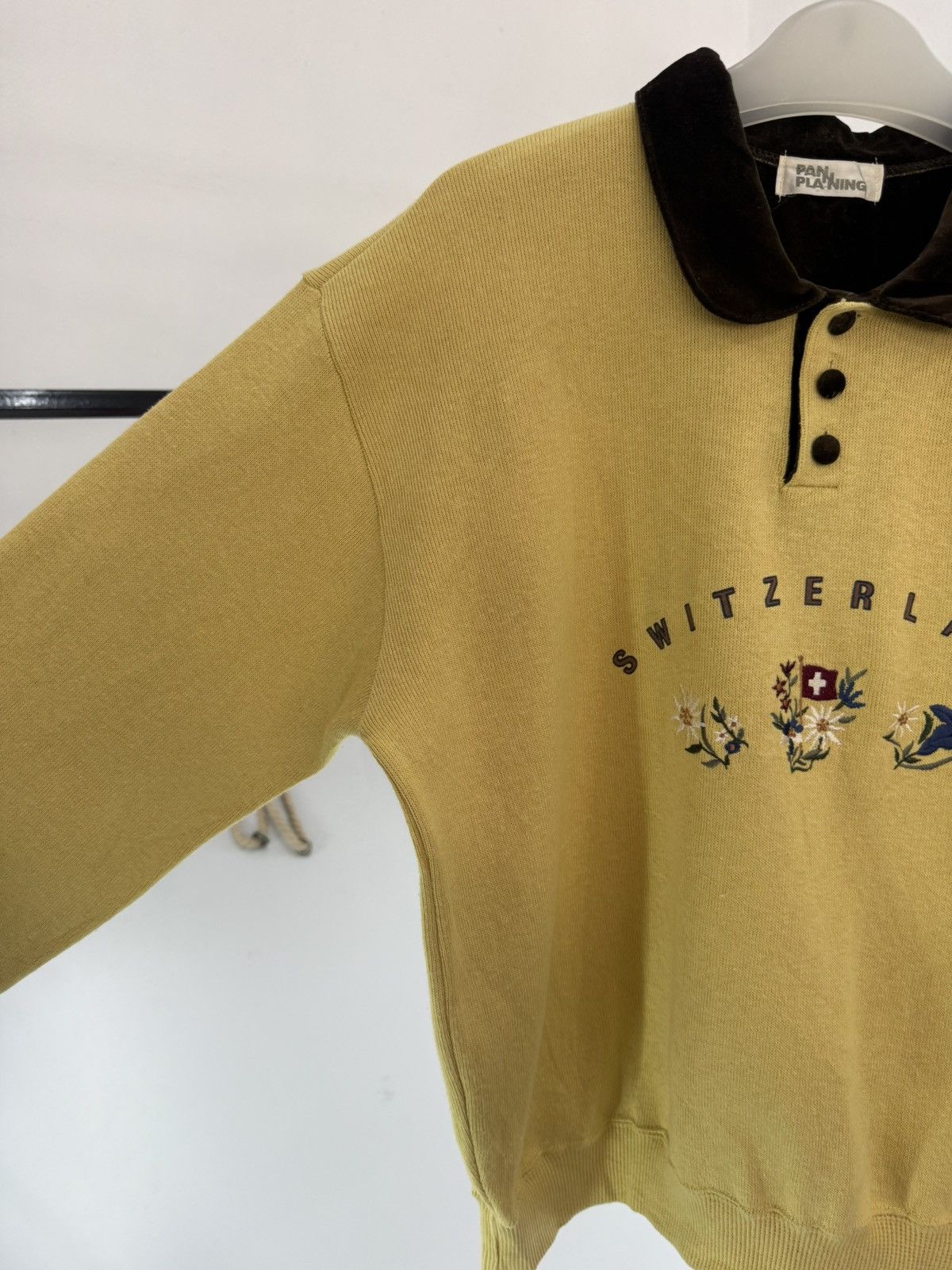 Art Comes First 🔥 90s Switzerland Trditional Art Embroidery Logo Sweatshirt Size US S / EU 44-46 / 1 - 7 Thumbnail